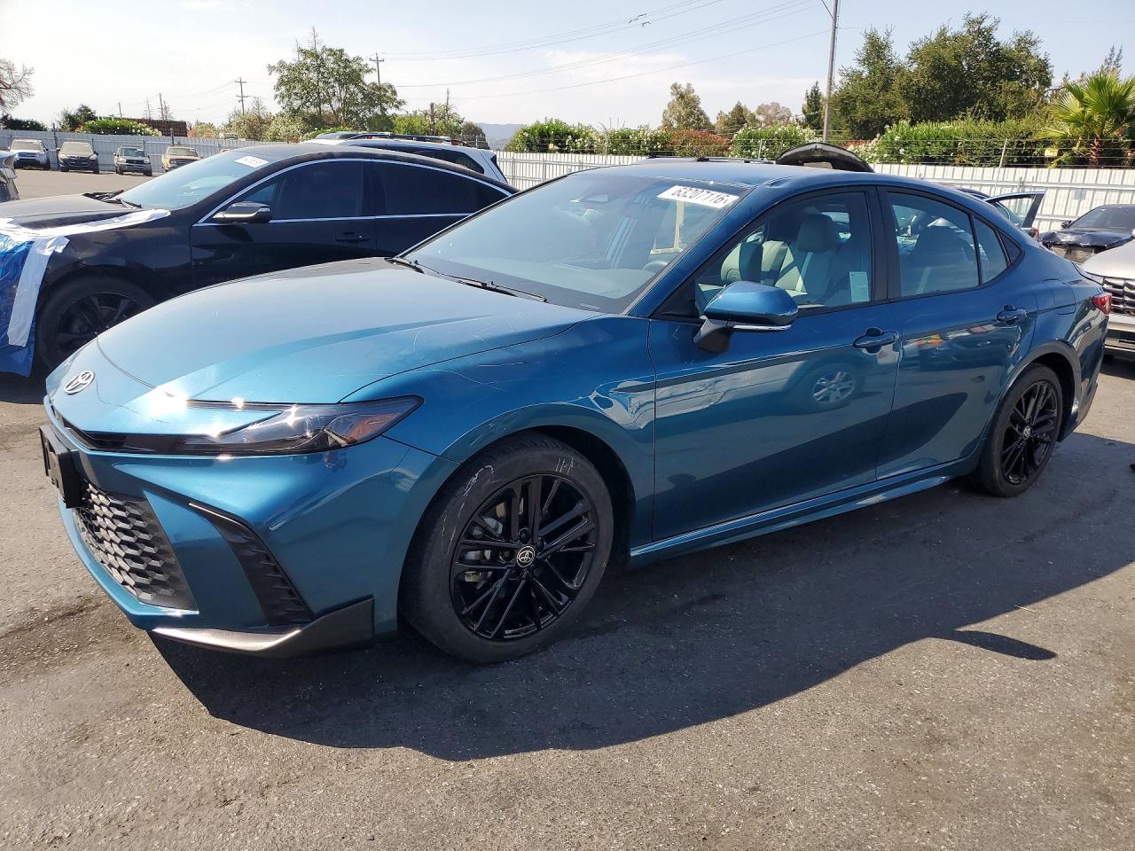 2025 Toyota Camry, SE