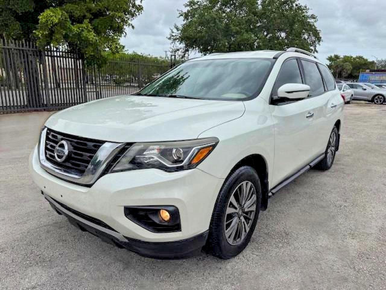 2017 Nissan Pathfinder, SV
