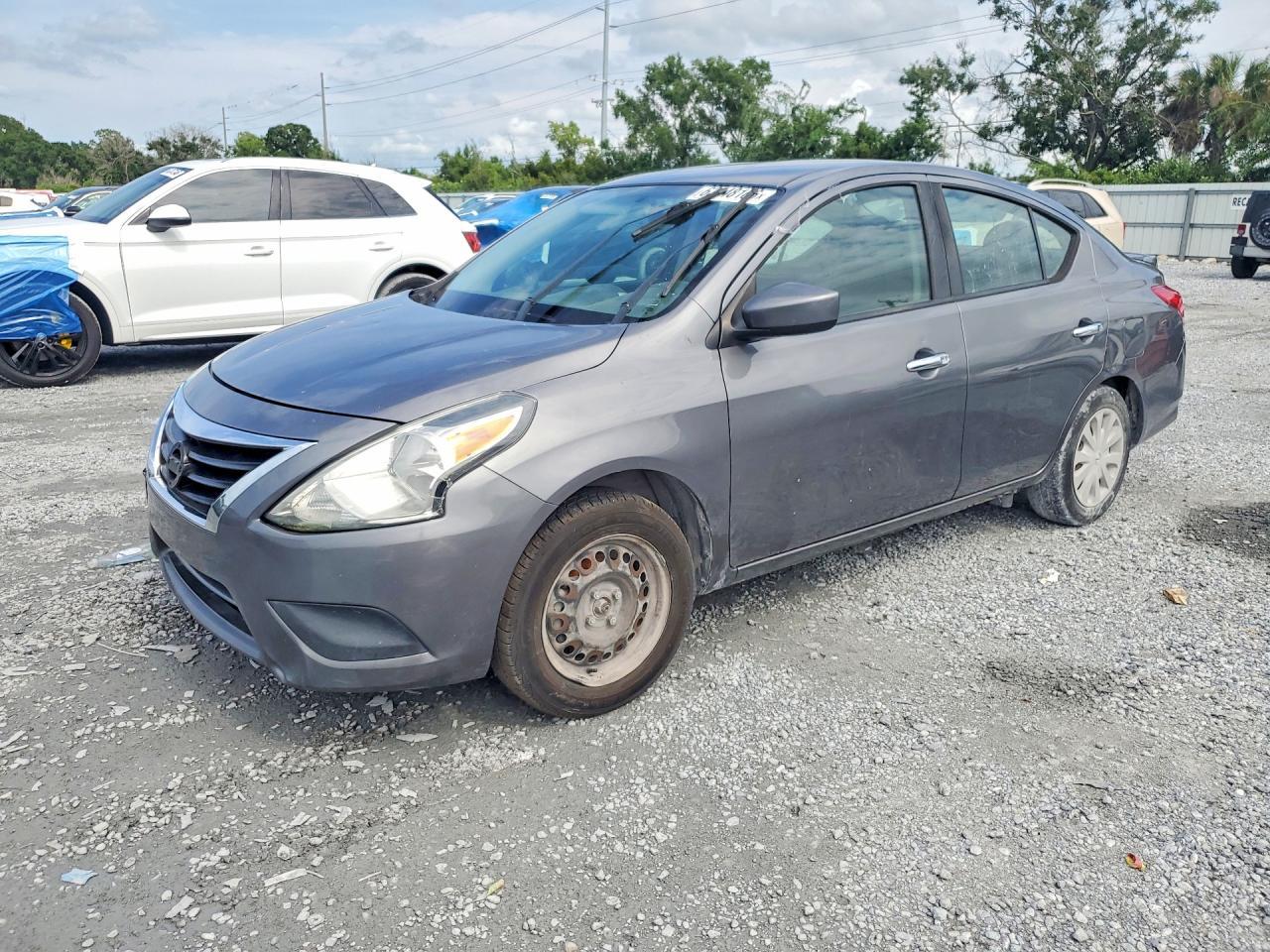 2019 Nissan Versa, SV