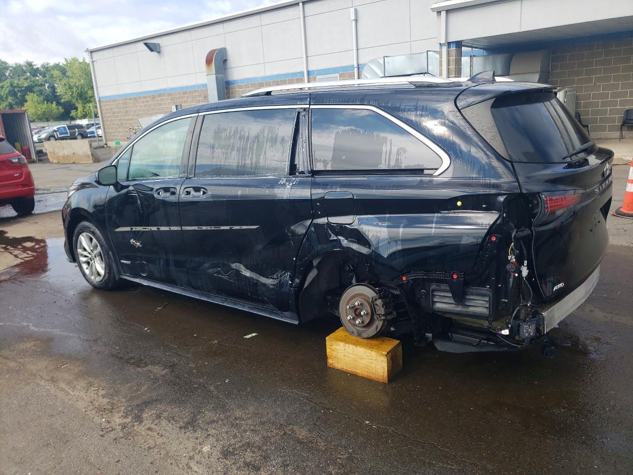 2021 Toyota Sienna, Limited 7...