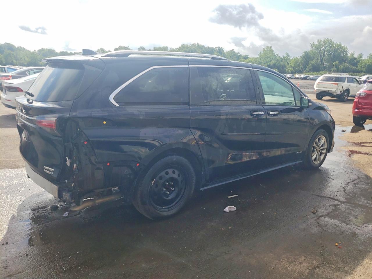 2021 Toyota Sienna, Limited 7...