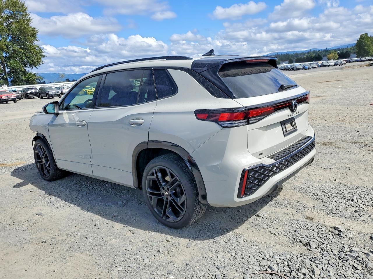 2025 Volkswagen Tiguan, Se R-...