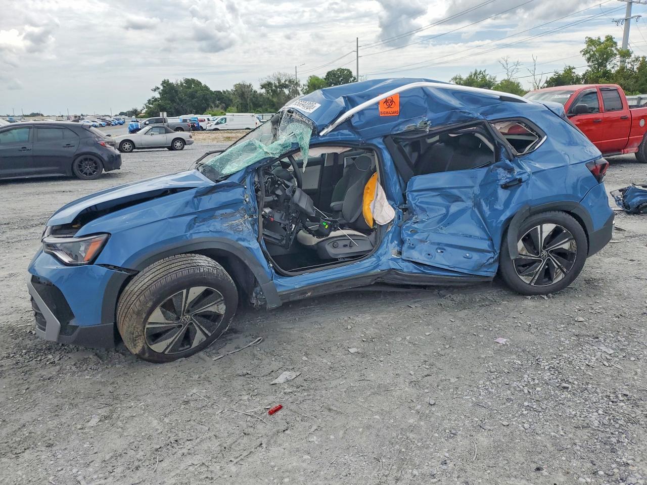 2026 Volkswagen Taos, SE