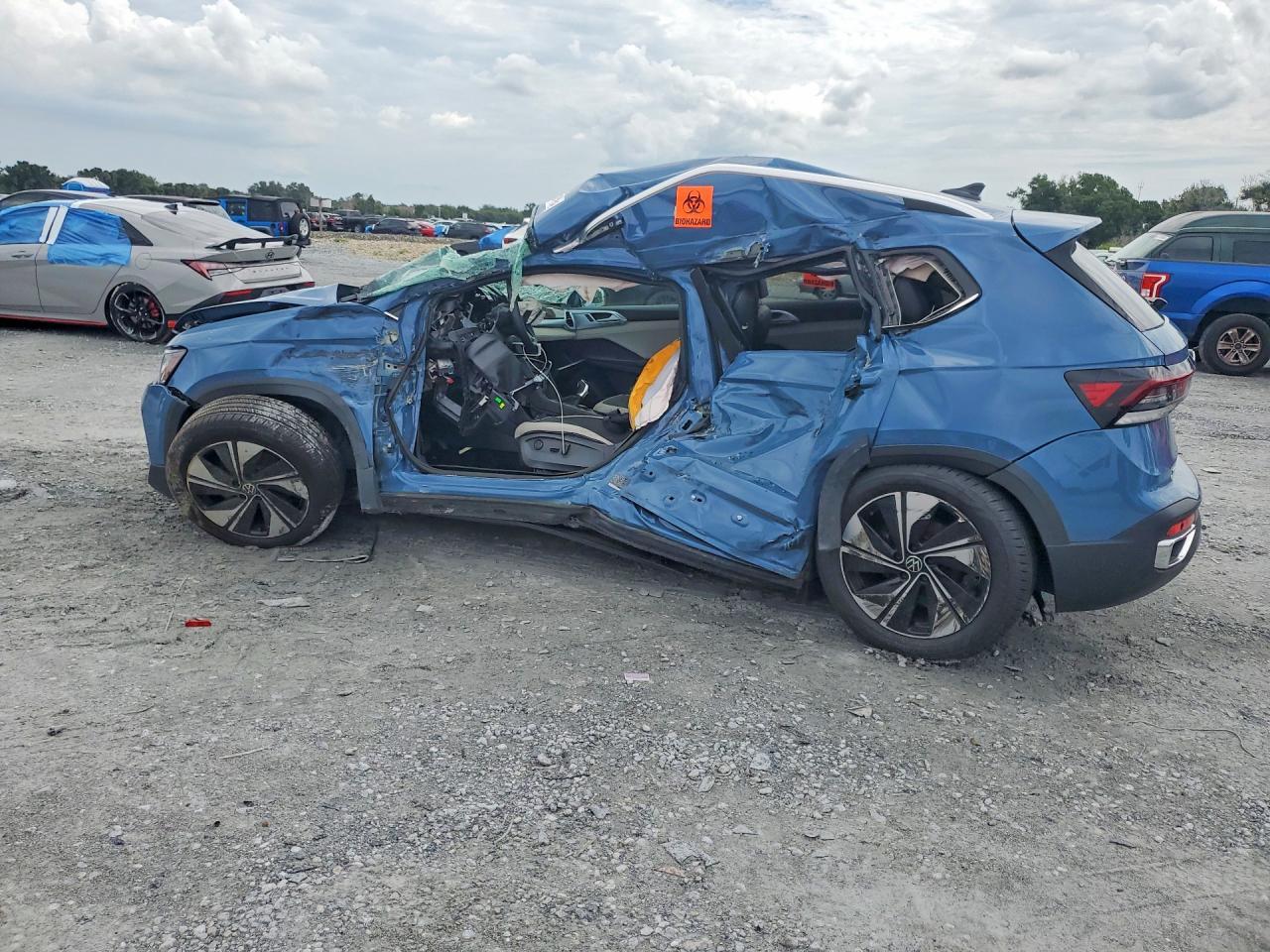2026 Volkswagen Taos, SE