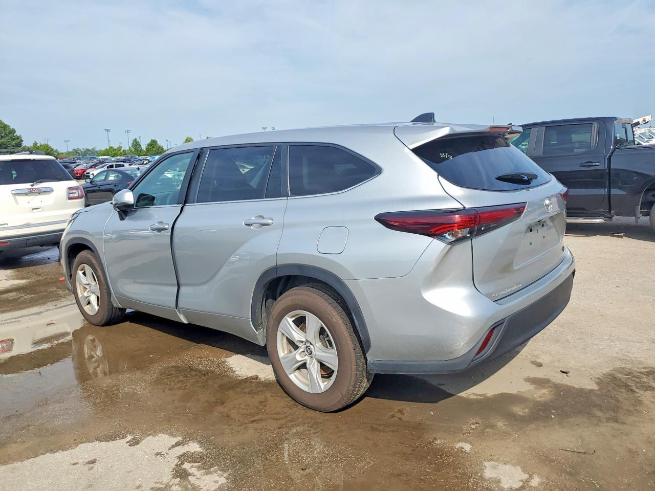 2024 Toyota Highlander, LE
