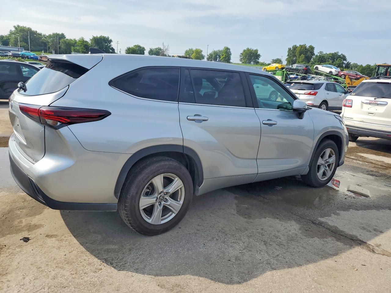 2024 Toyota Highlander, LE