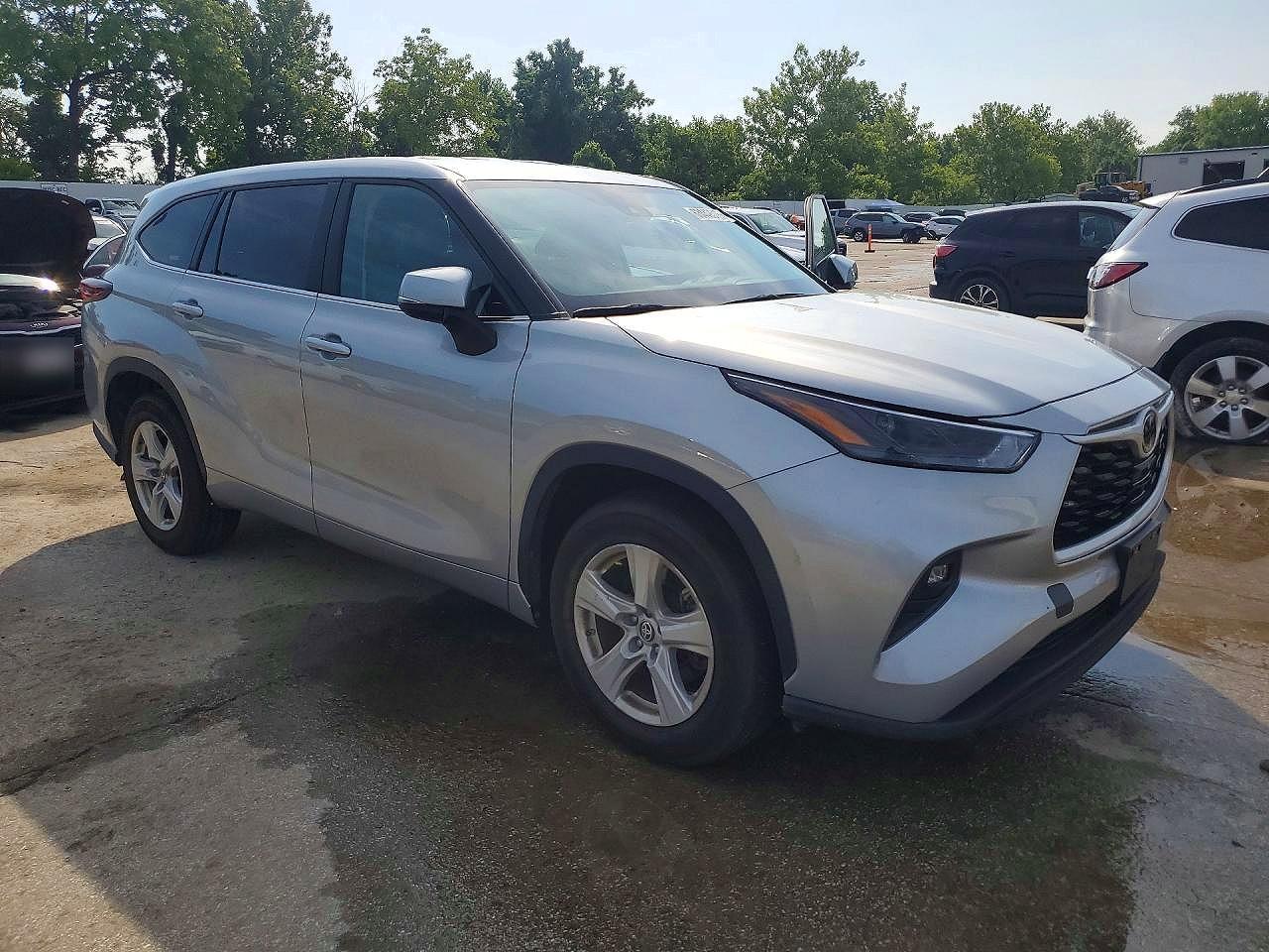 2024 Toyota Highlander, LE