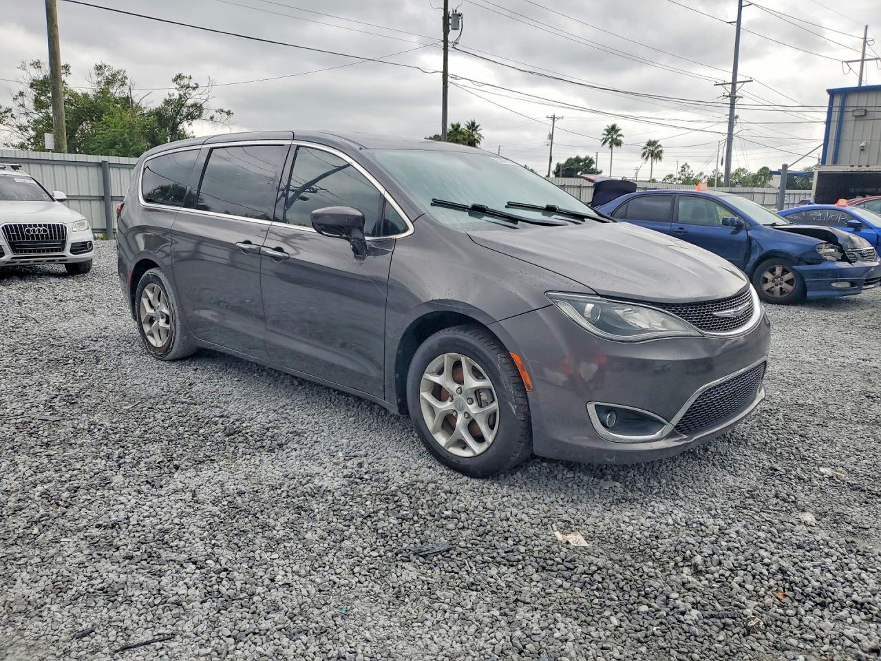 2018 Chrysler Pacifica, Touri...