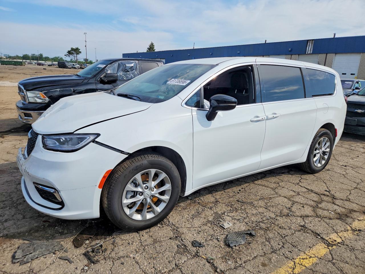 2026 Chrysler Pacifica, Select