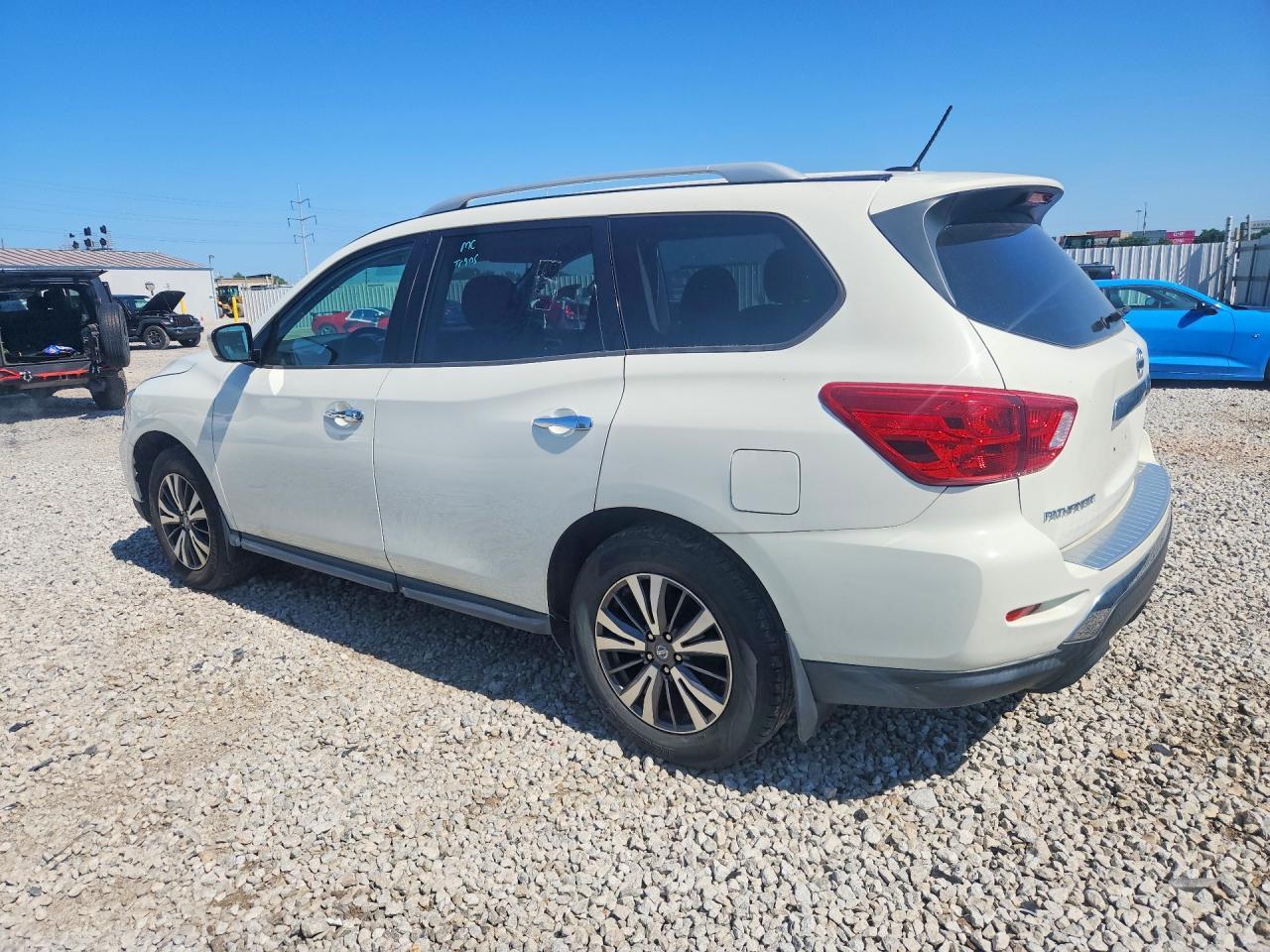 2017 Nissan Pathfinder, S