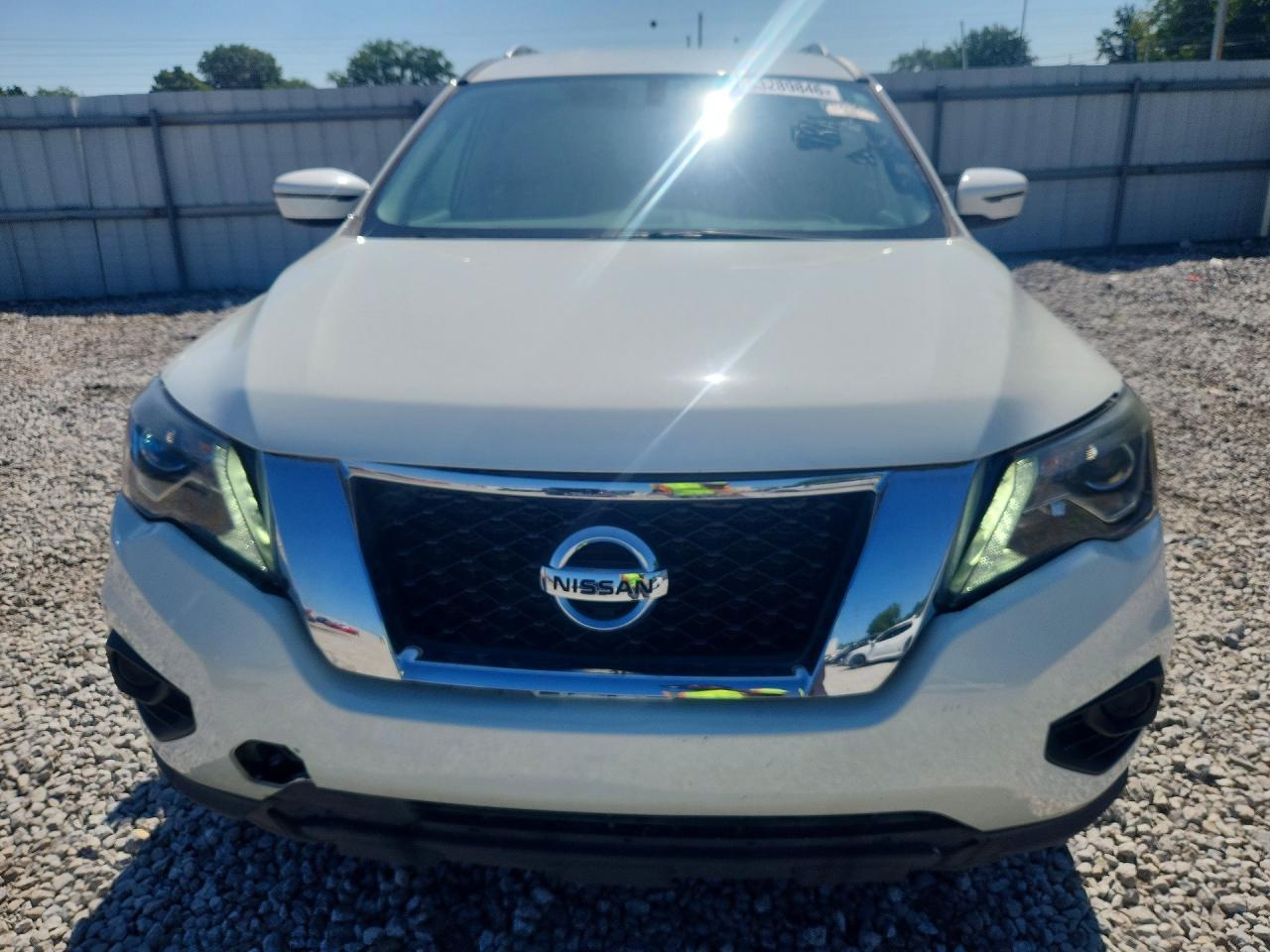 2017 Nissan Pathfinder, S