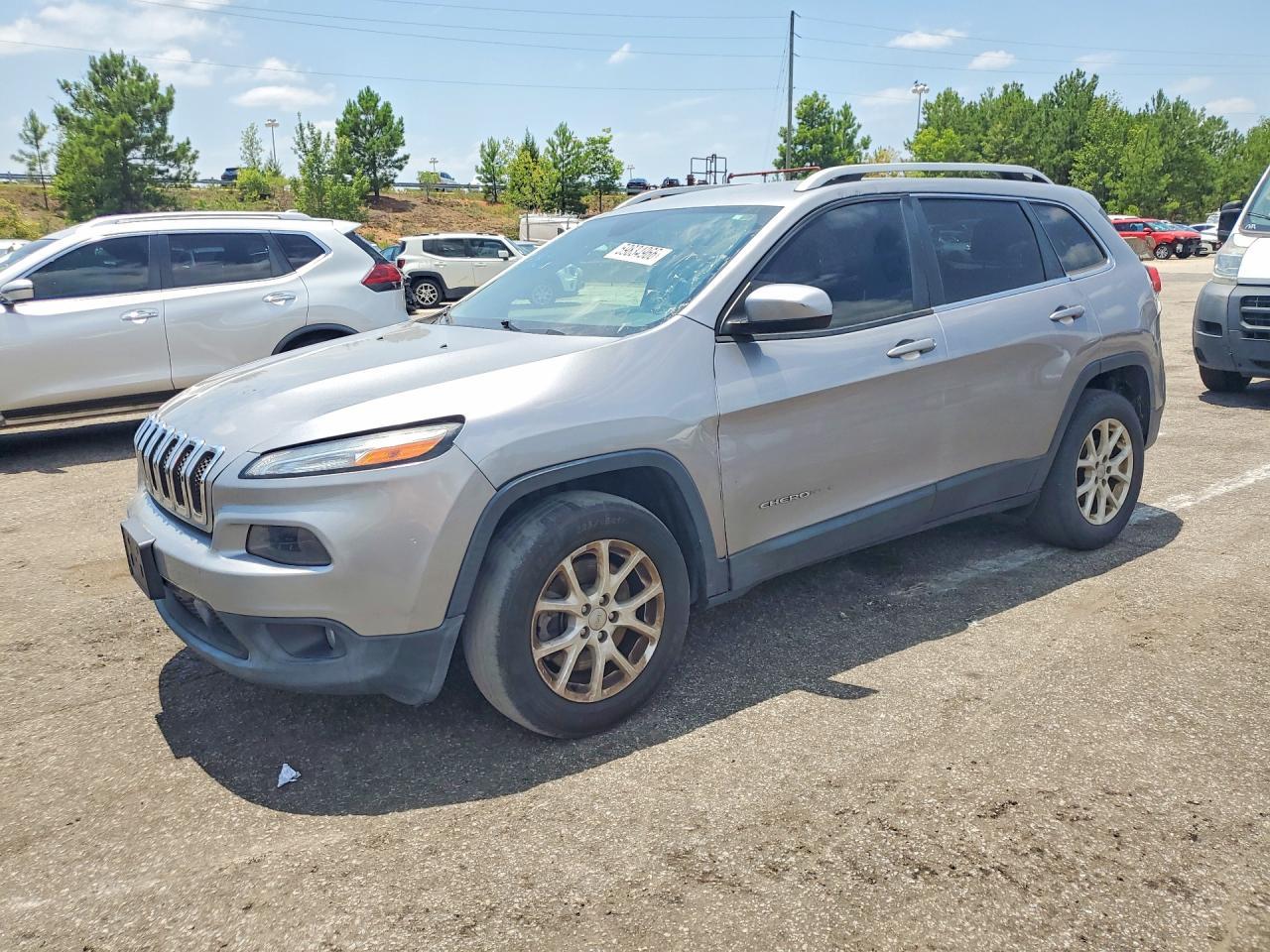2017 Jeep Cherokee, Latitude