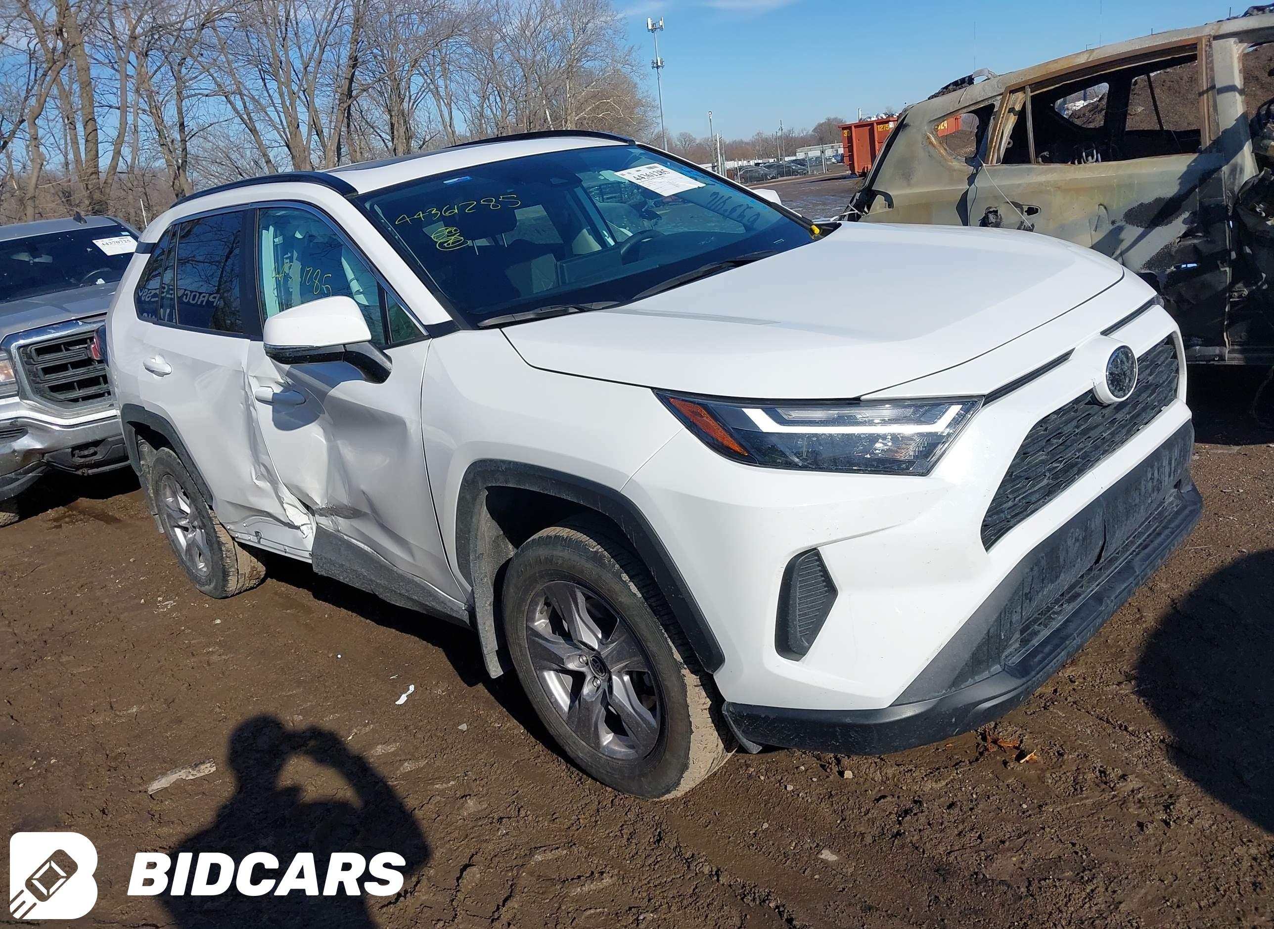 2023 Toyota RAV4, Xle