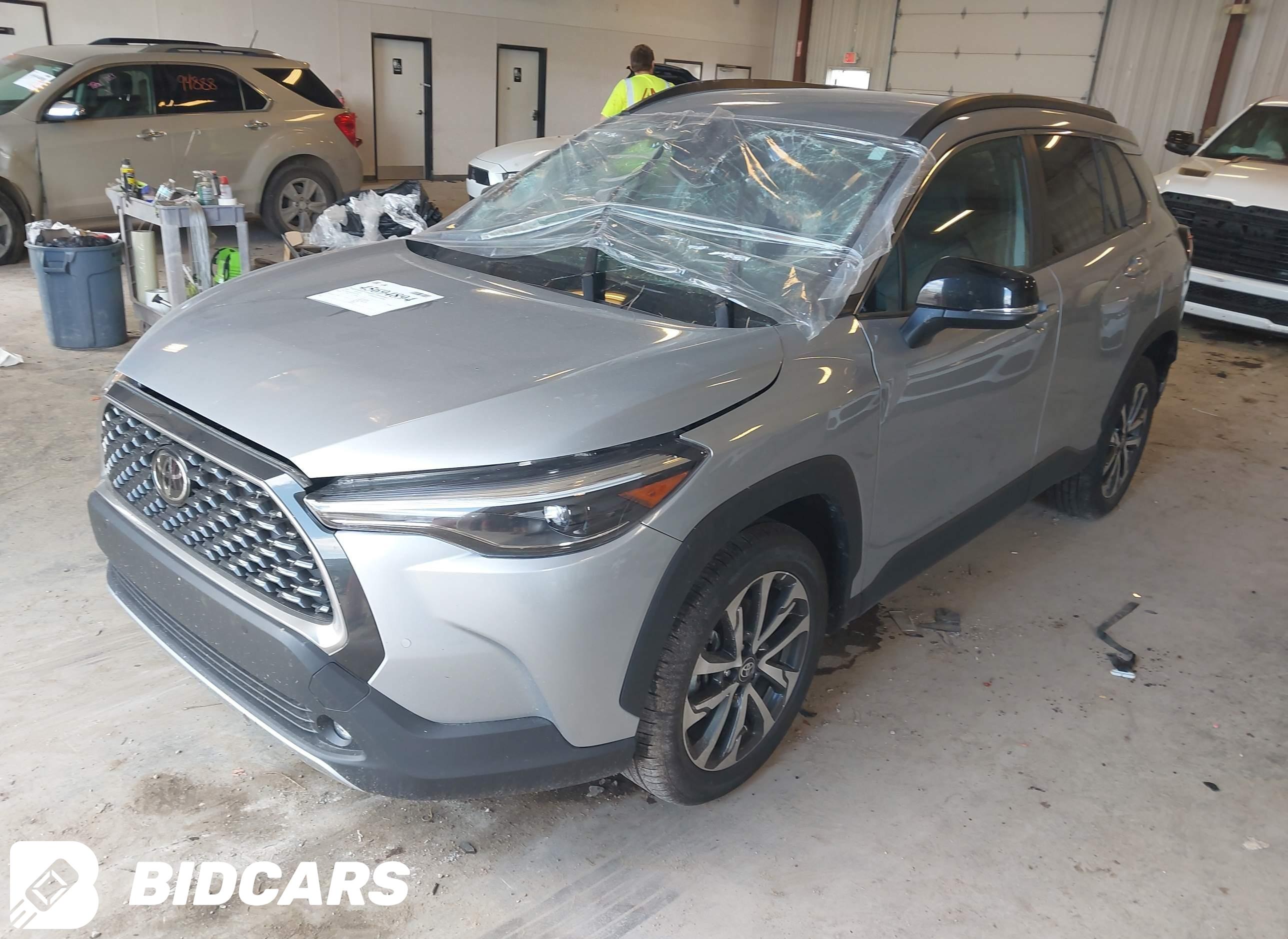 2025 Toyota Corolla Cross, Xle