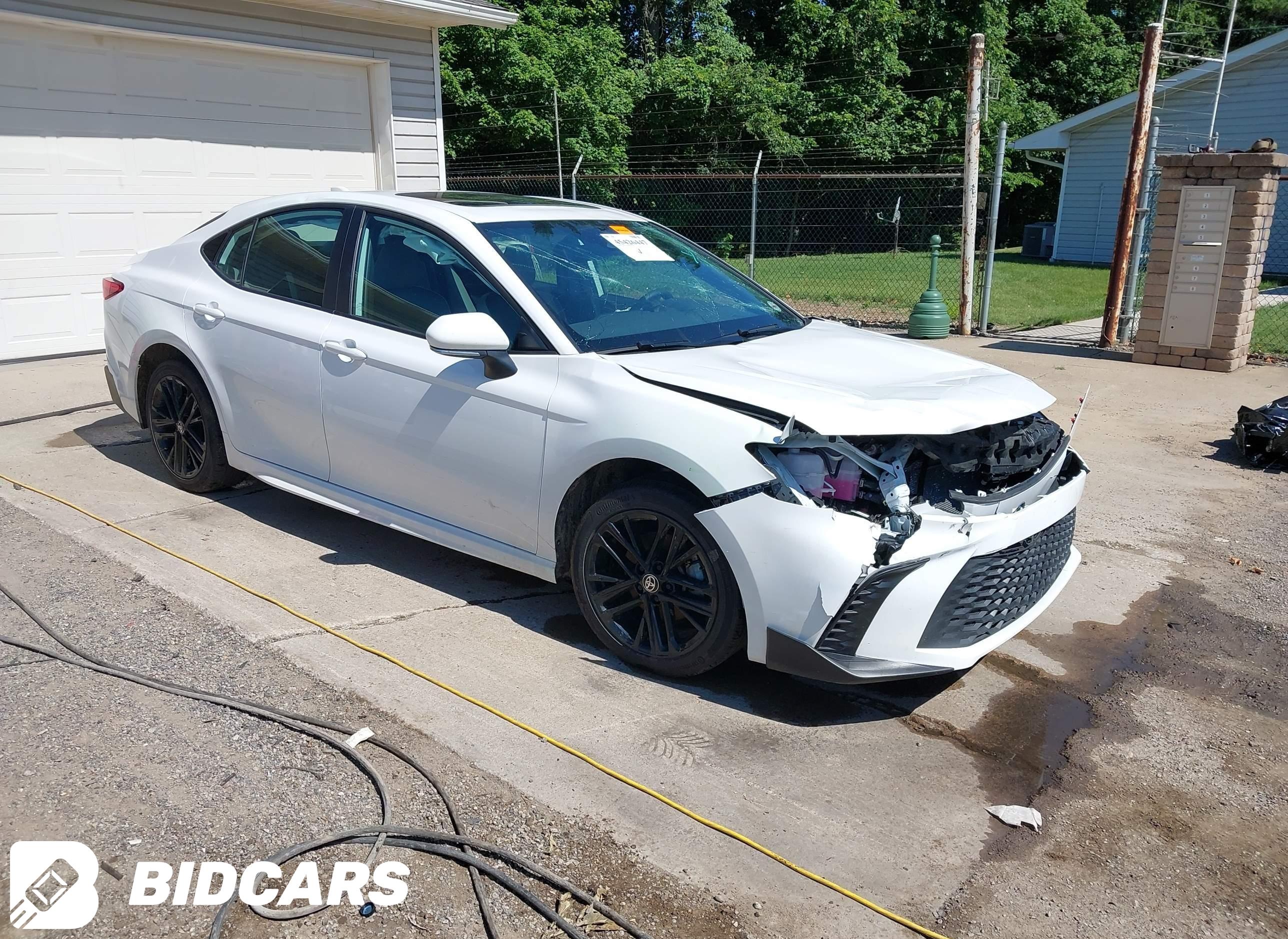 2025 Toyota Camry, SE
