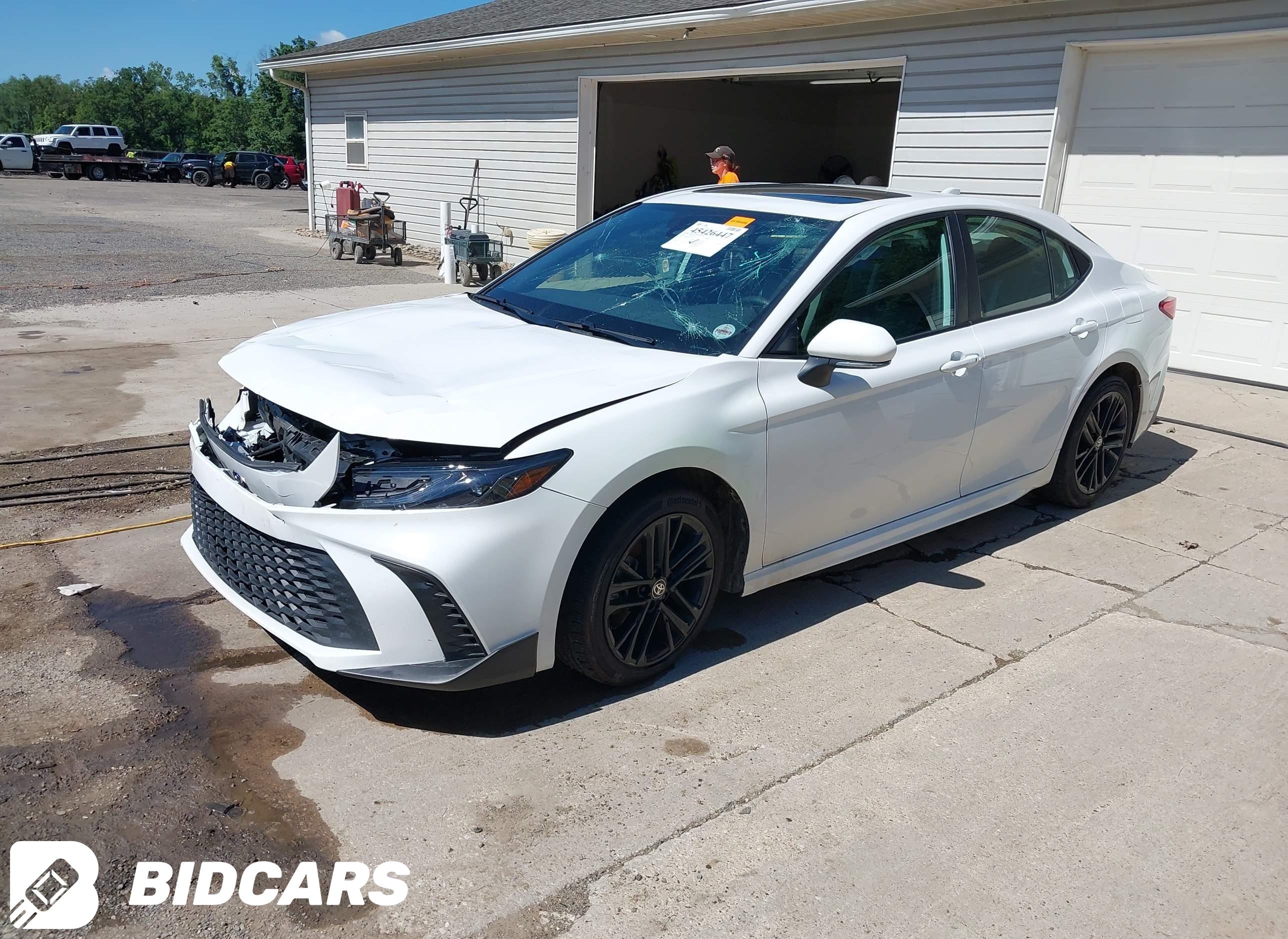 2025 Toyota Camry, SE