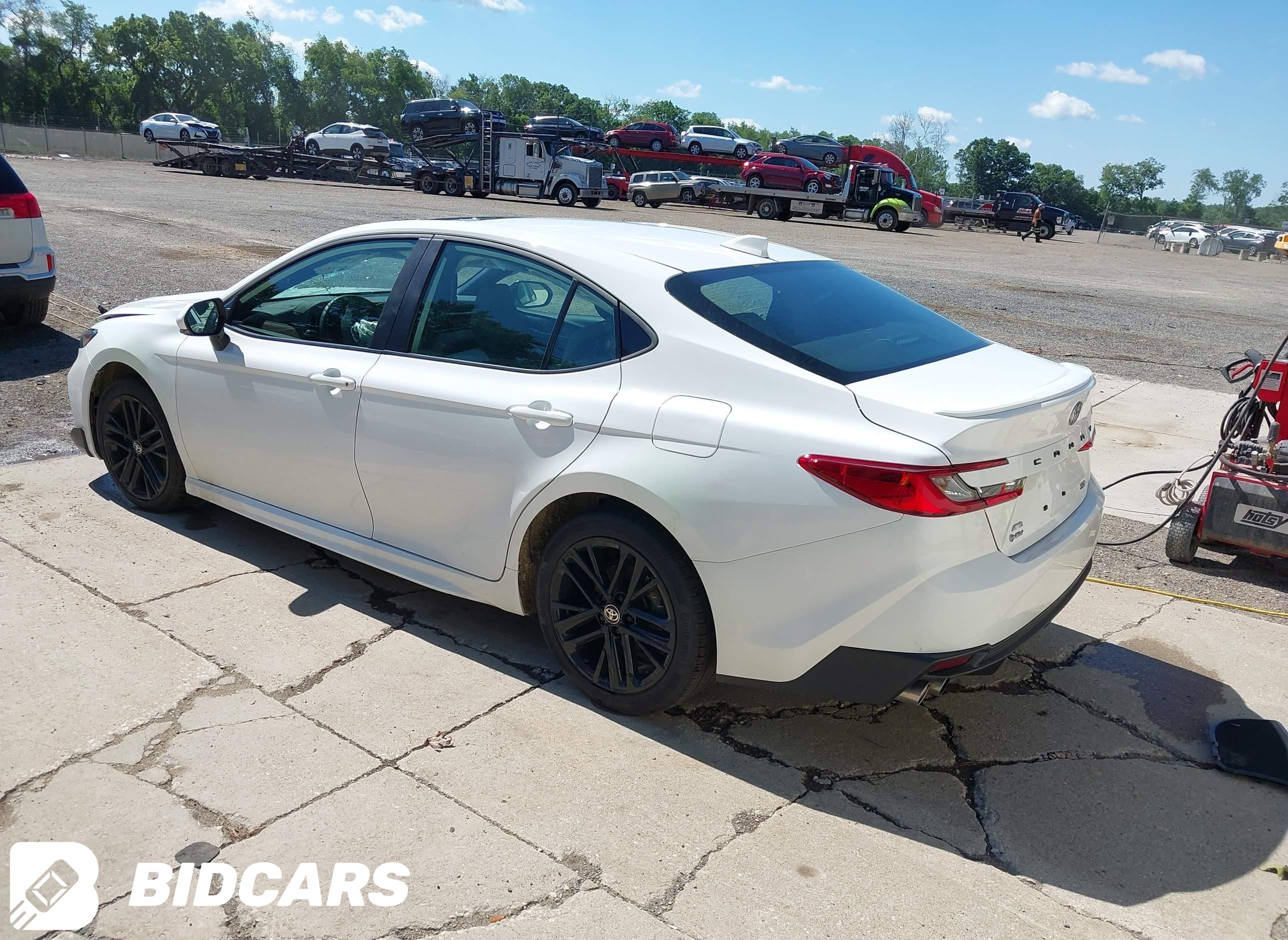 2025 Toyota Camry, SE