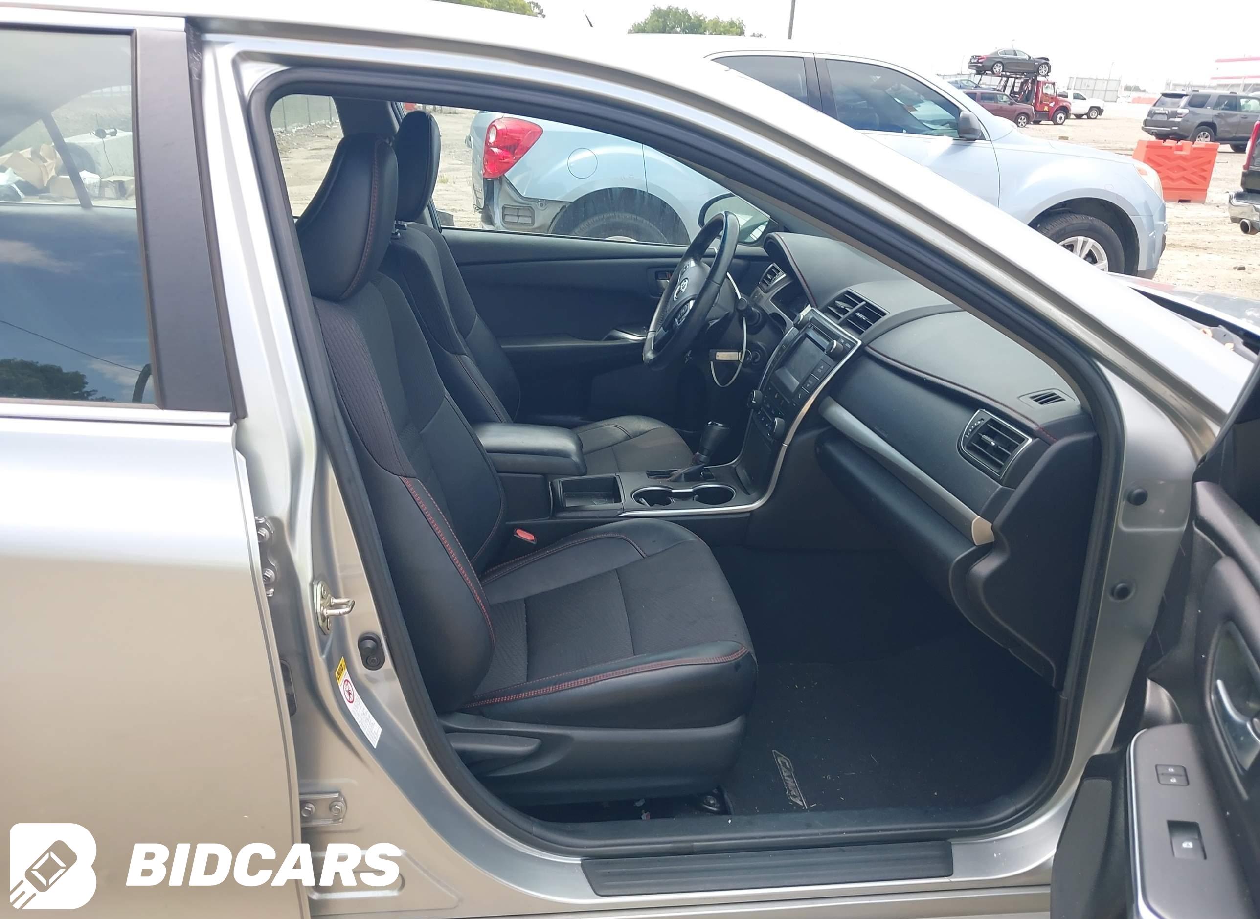 2016 Toyota Camry, SE
