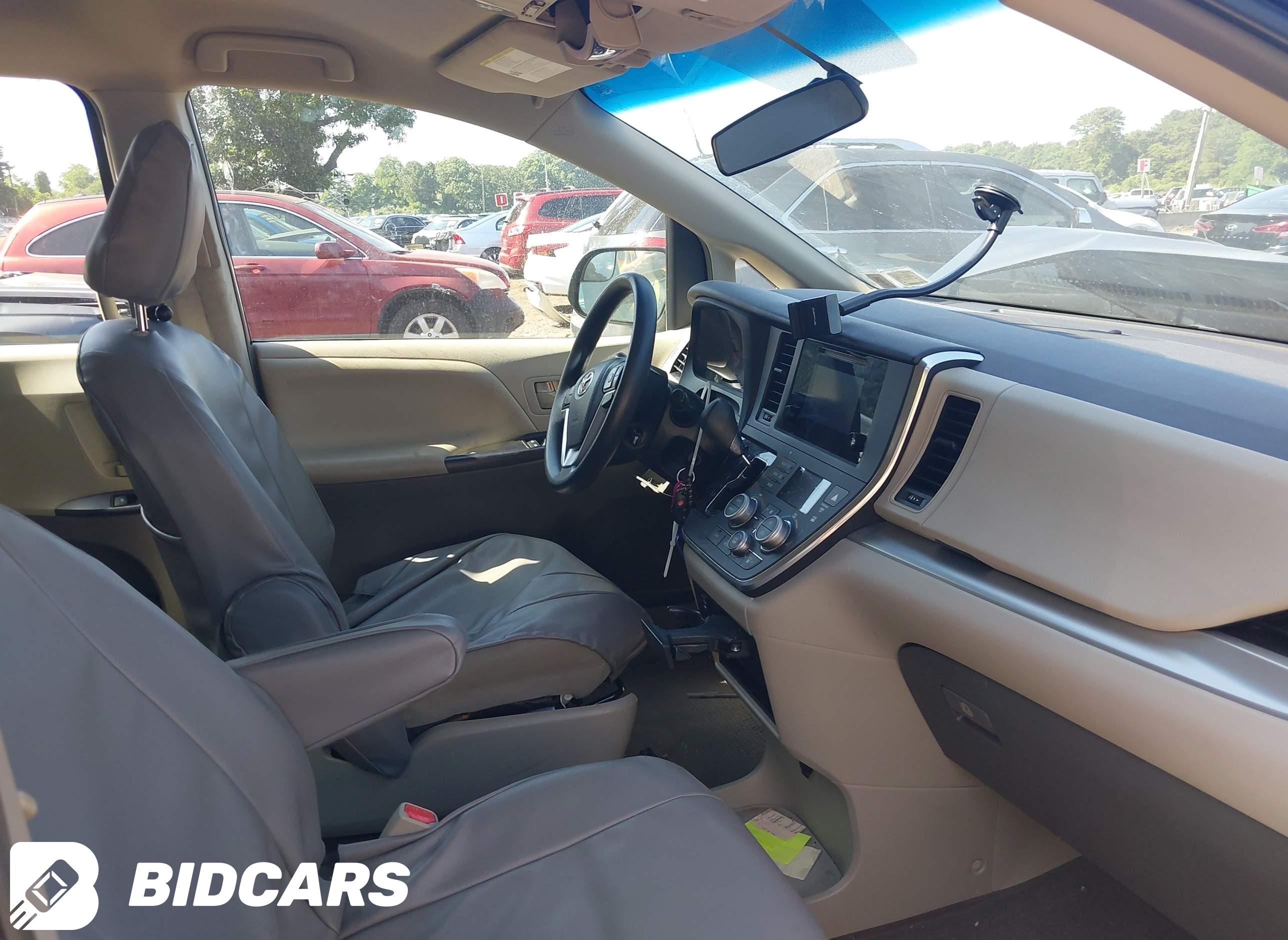 2015 Toyota Sienna, L 7 Passe...