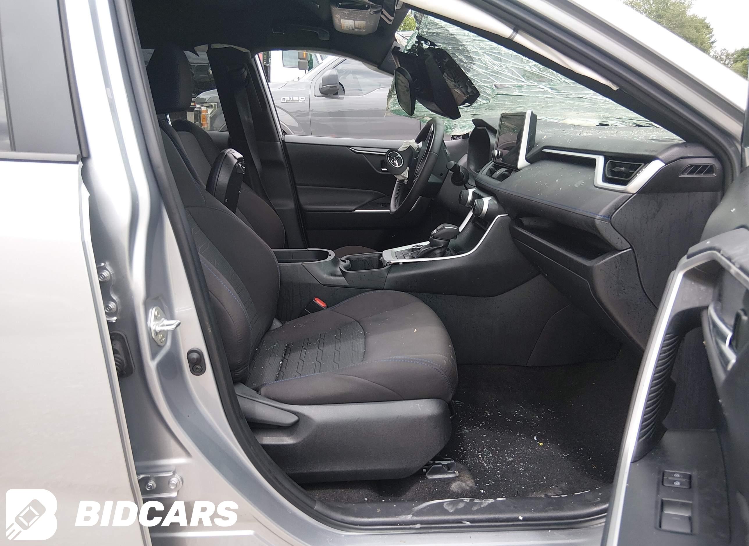 2025 Toyota RAV4, Hybrid SE
