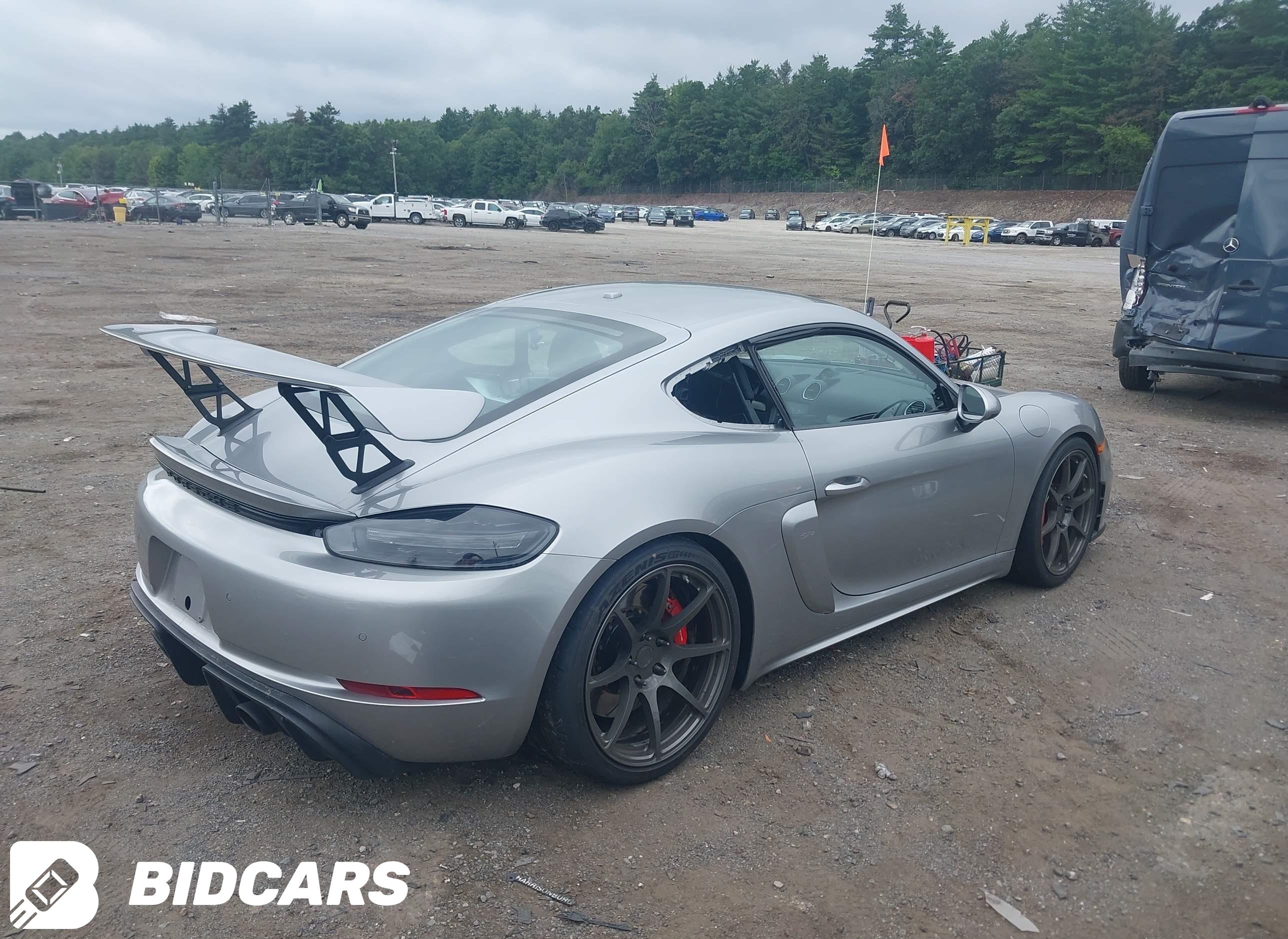2022 Porsche 718 Cayman, GT4