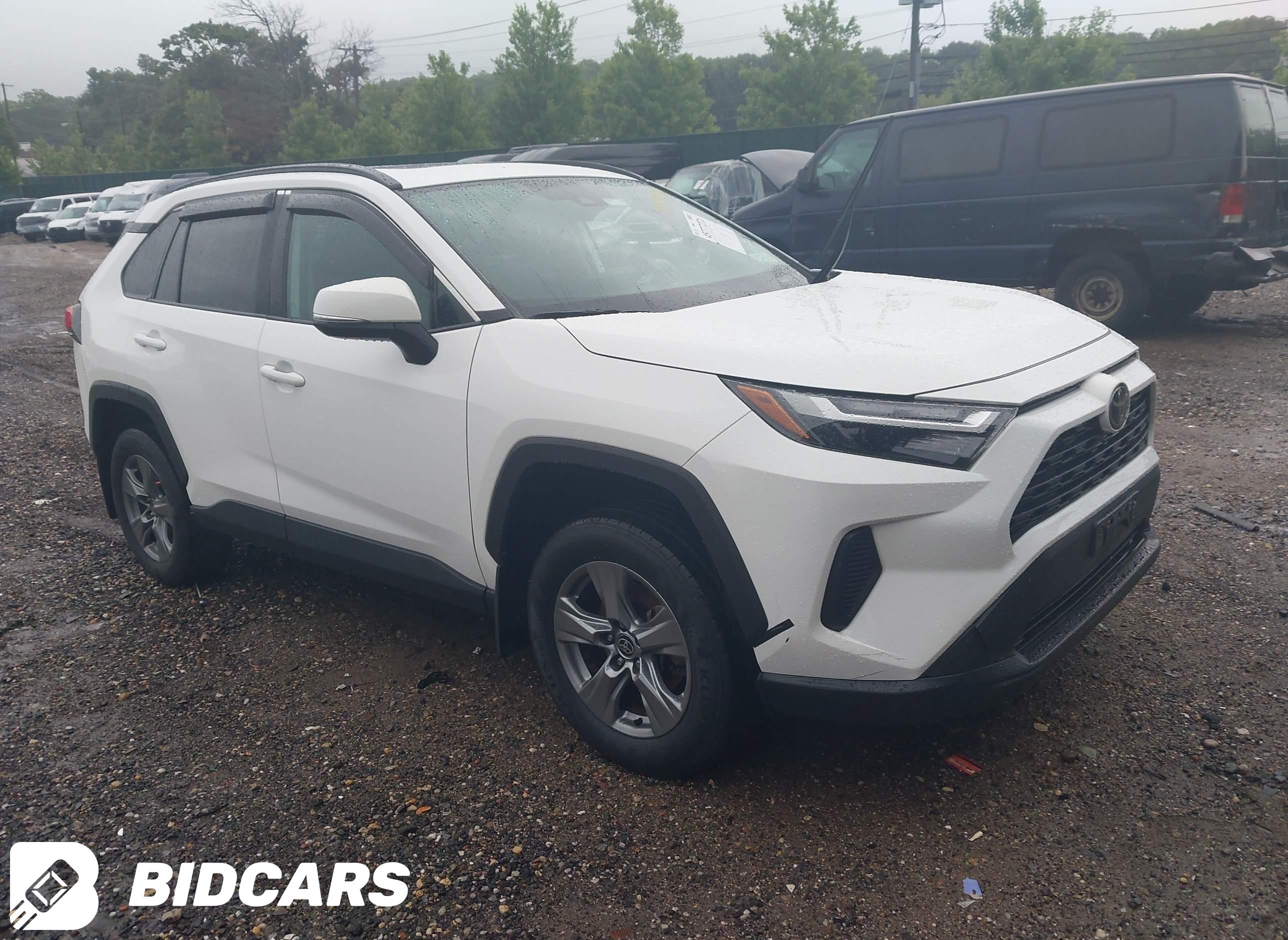 2024 Toyota RAV4, Xle