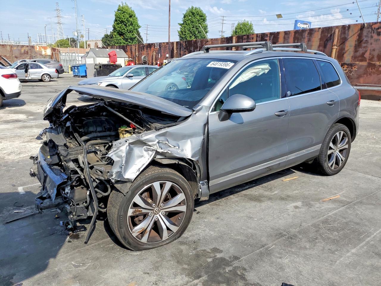 2017 Volkswagen Touareg, Wolf...