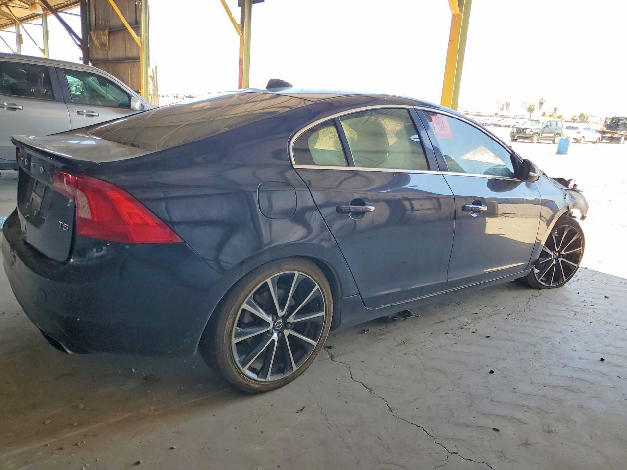 2016 Volvo S60, Premier