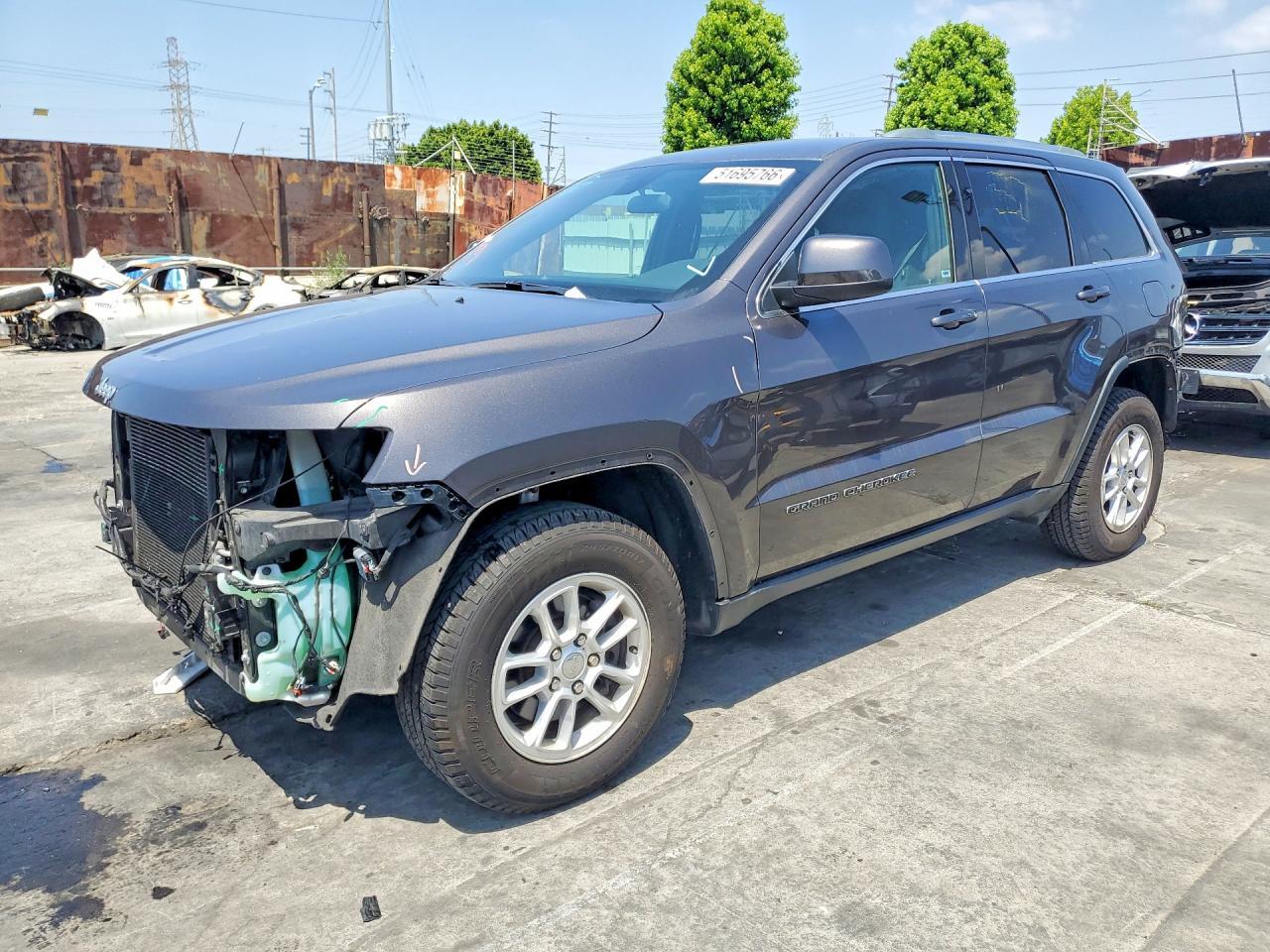 2020 Jeep Grand Cherokee, Laredo