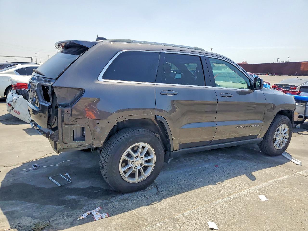 2020 Jeep Grand Cherokee, Laredo