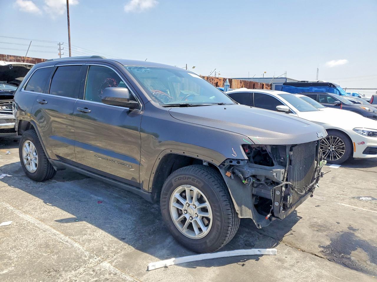 2020 Jeep Grand Cherokee, Laredo