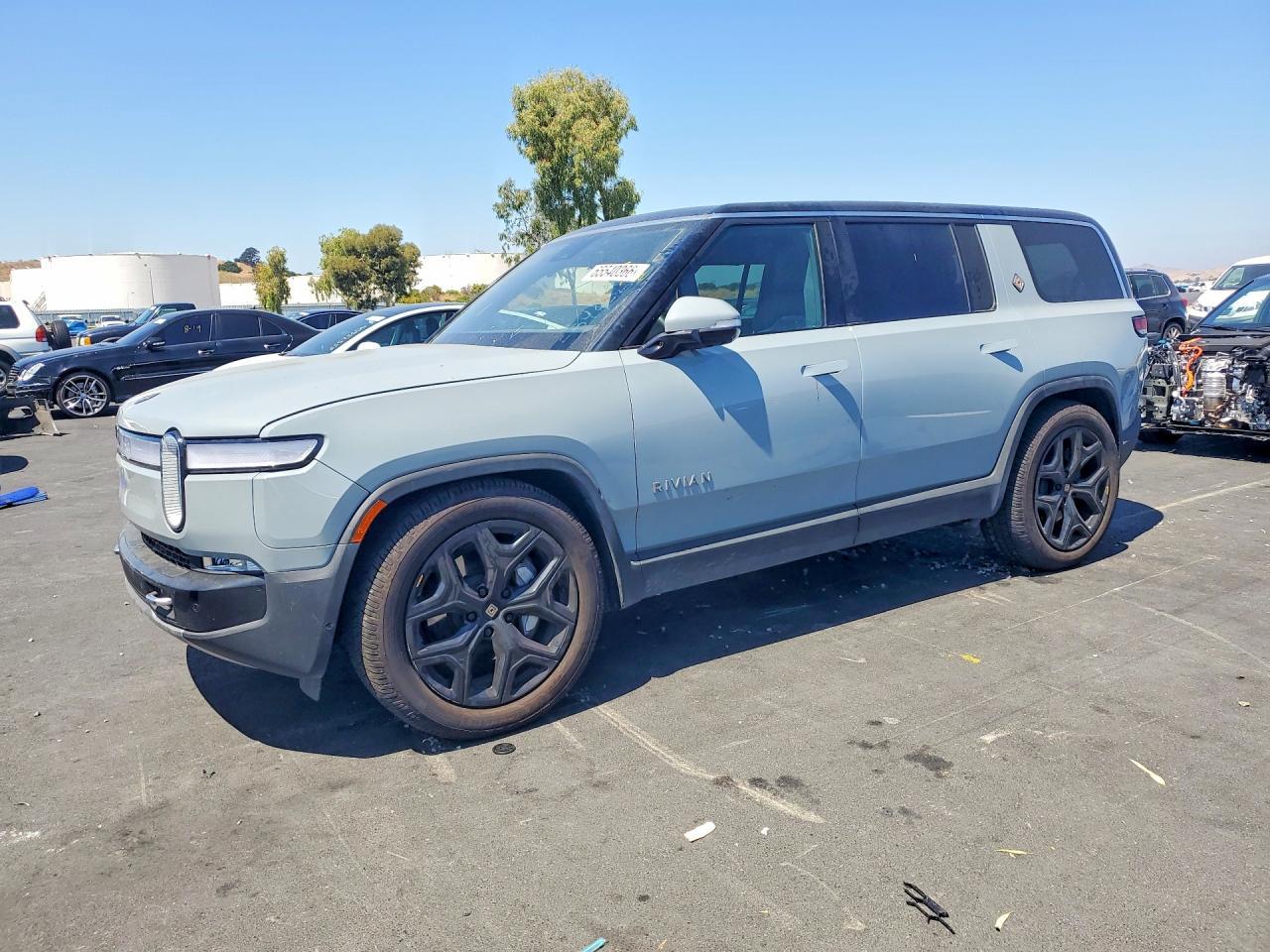 2023 Rivian R1S, Adventure