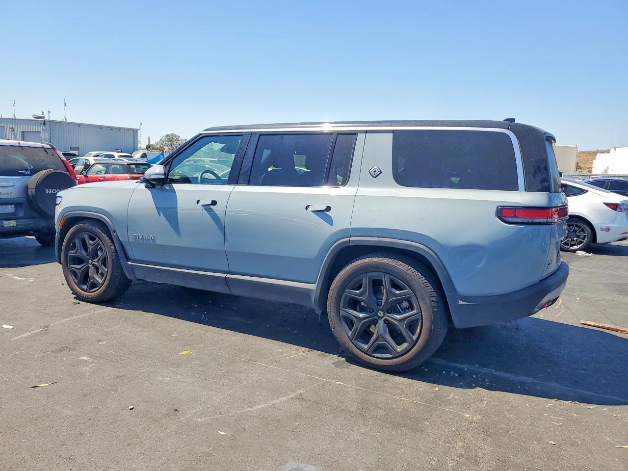 2023 Rivian R1S, Adventure