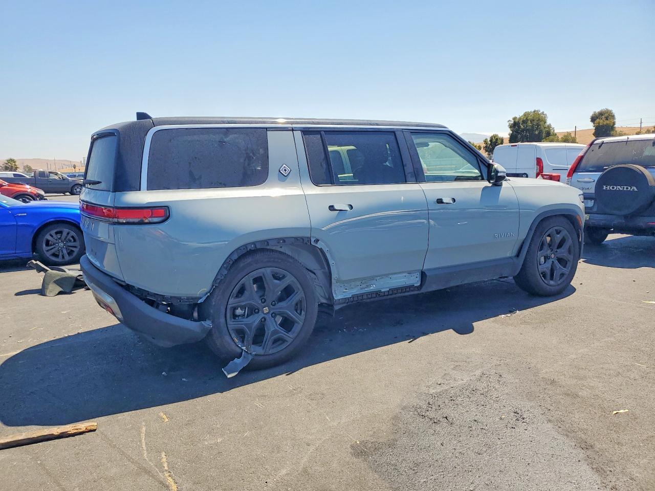 2023 Rivian R1S, Adventure