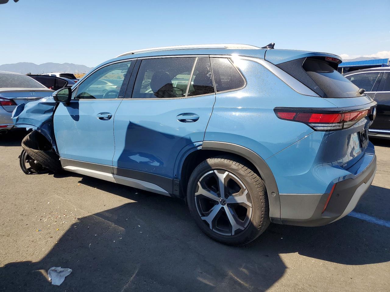 2025 Volkswagen Tiguan, SE