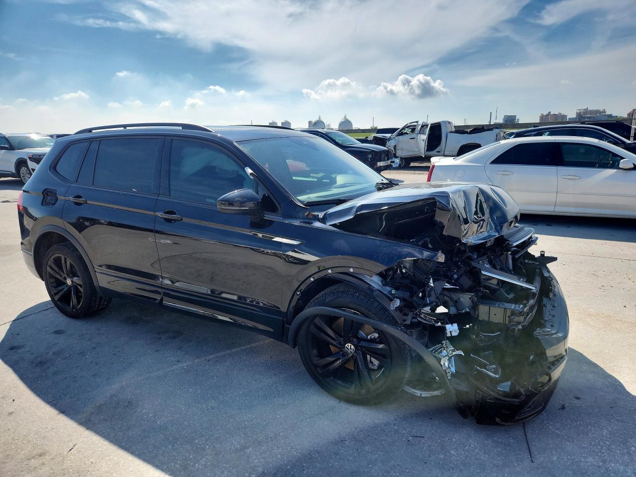 2024 Volkswagen Tiguan, Se R-...