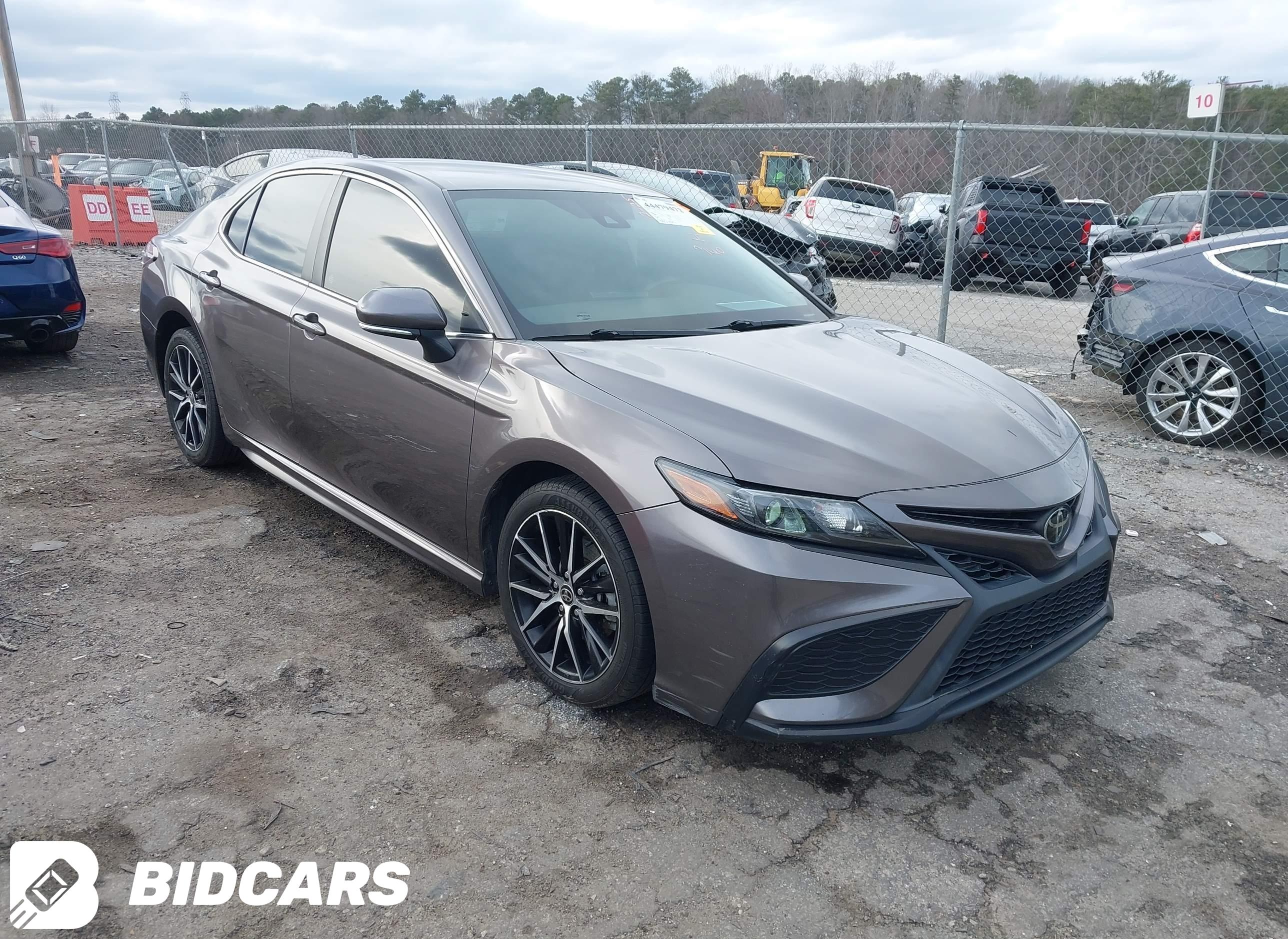 2022 Toyota Camry, SE