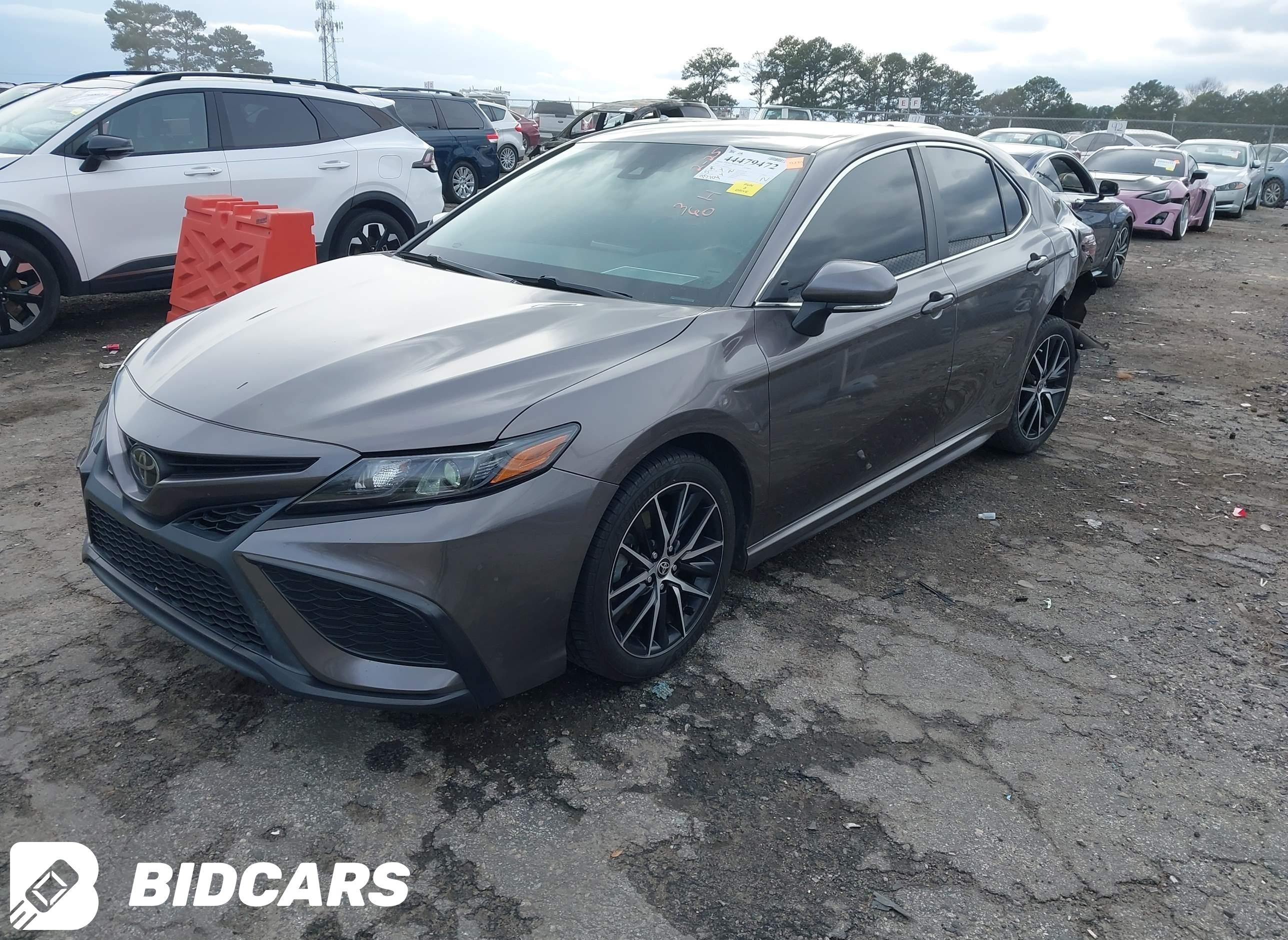 2022 Toyota Camry, SE