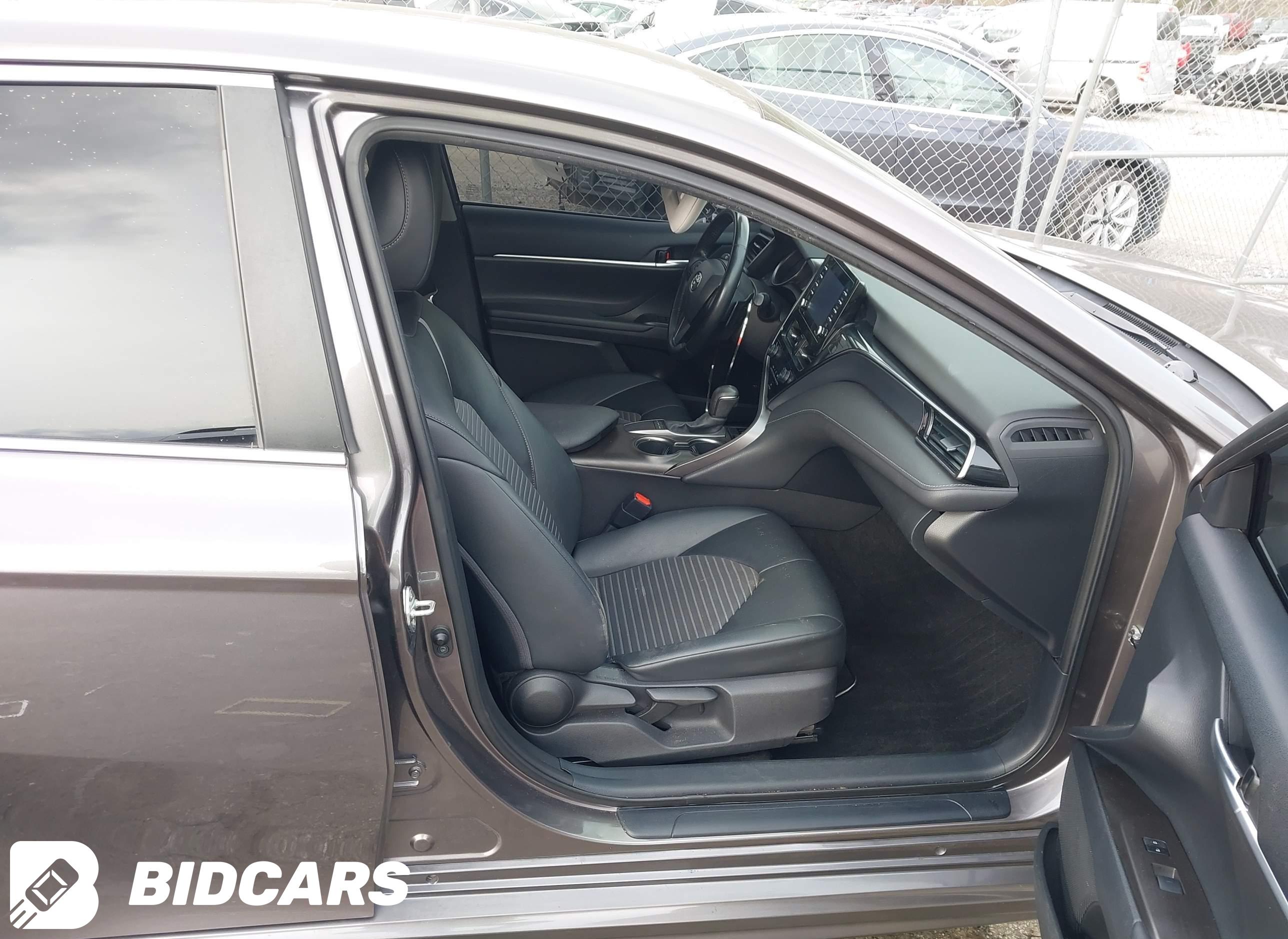 2022 Toyota Camry, SE