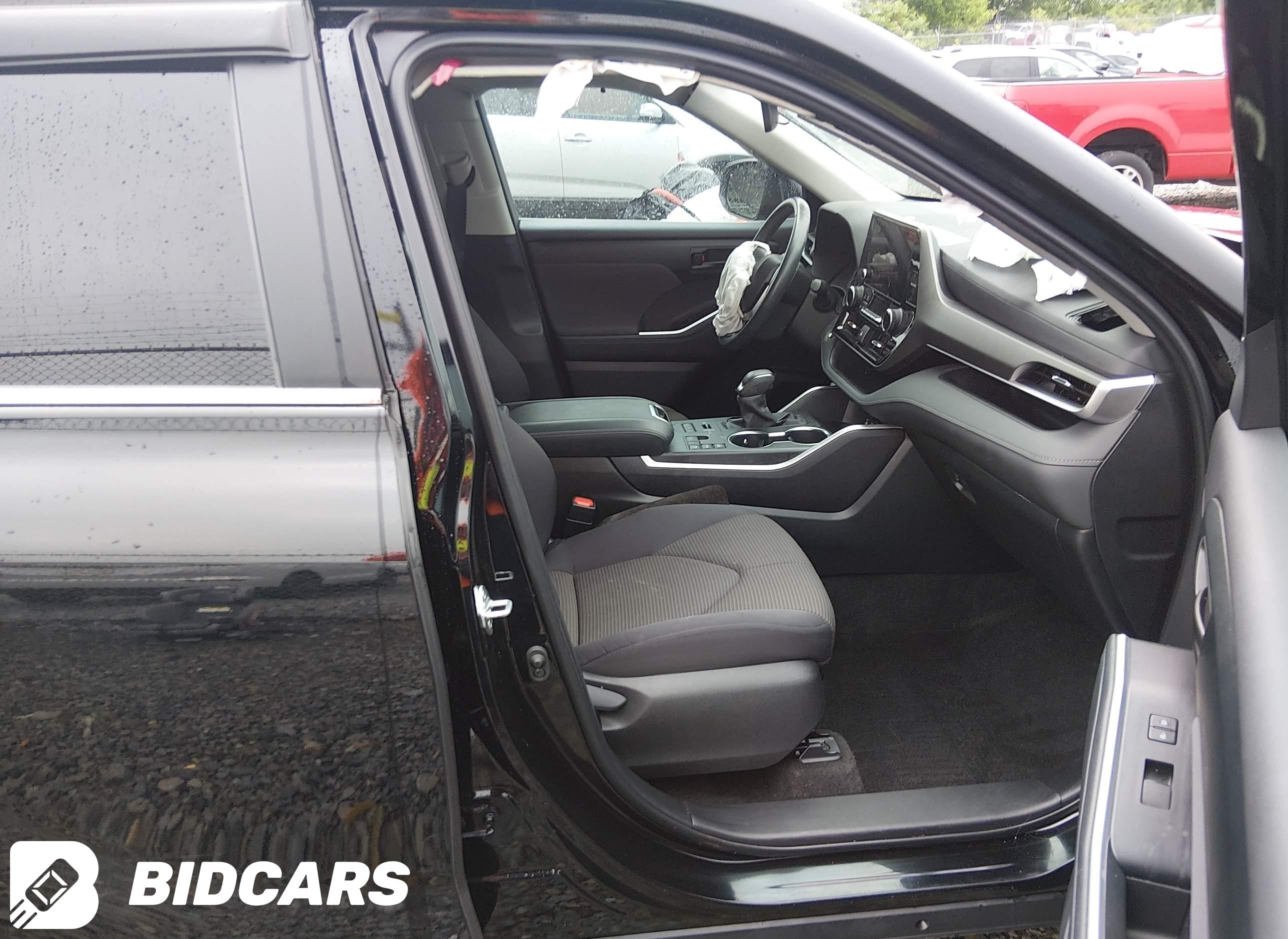 2023 Toyota Highlander, LE