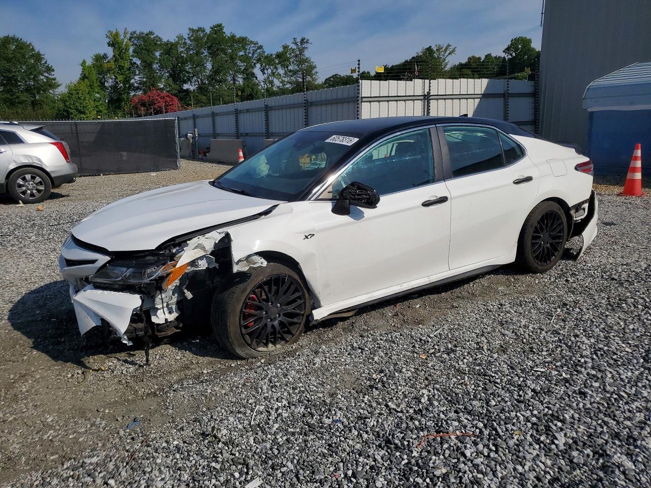 2020 Toyota Camry, SE