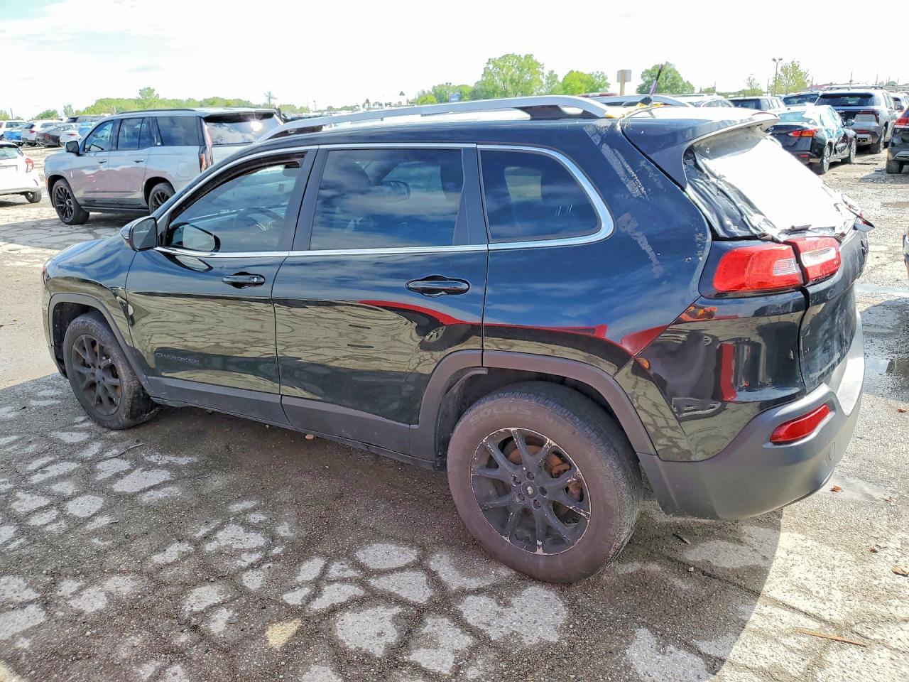 2015 Jeep Cherokee, Latitude