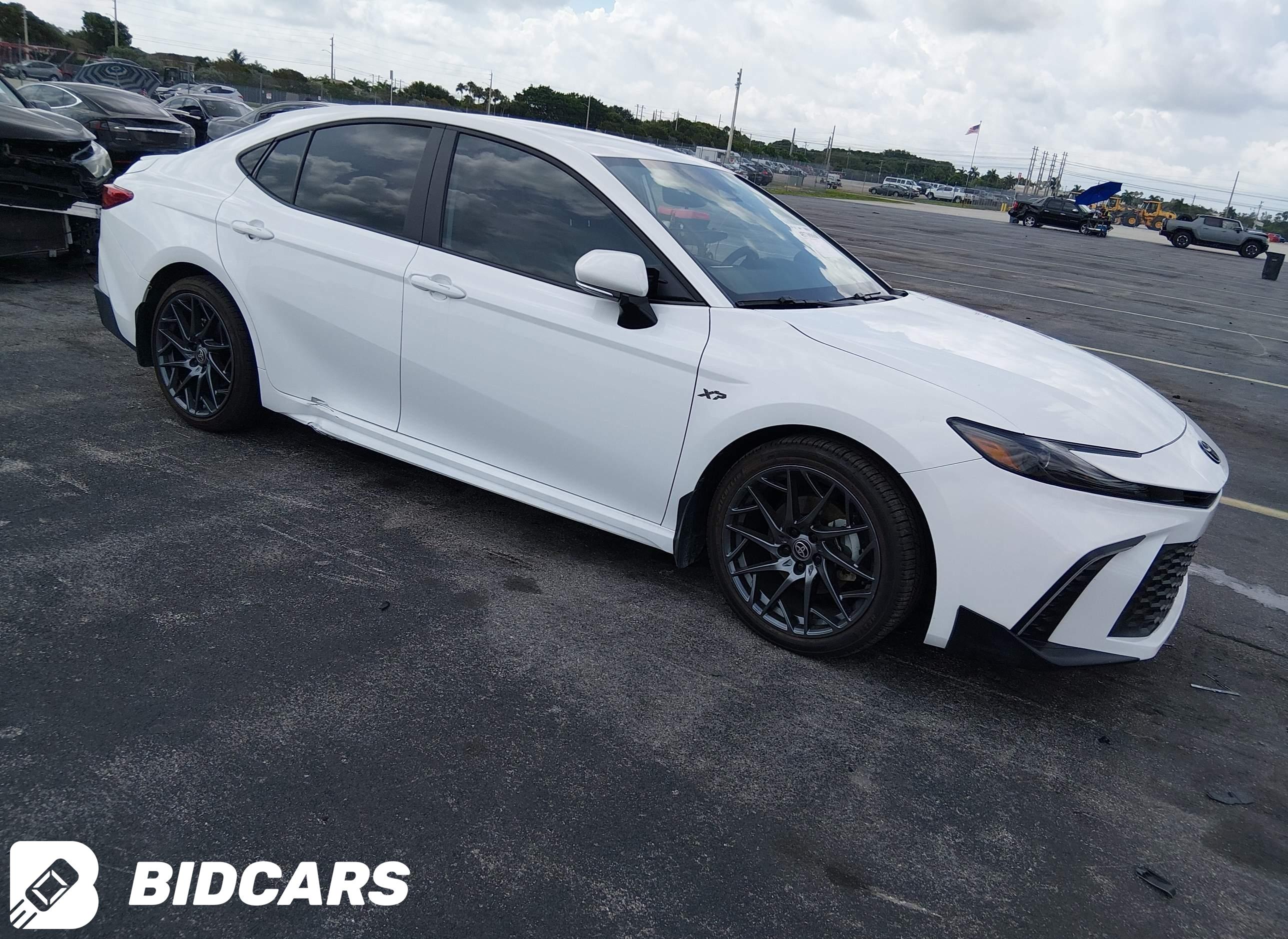2025 Toyota Camry, SE
