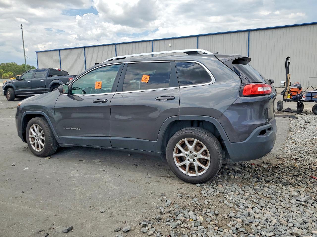 2016 Jeep Cherokee, Latitude
