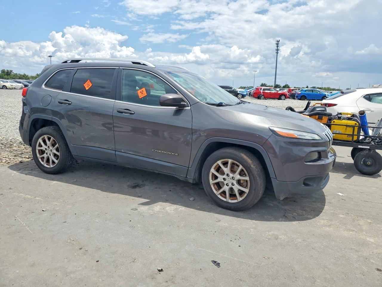 2016 Jeep Cherokee, Latitude
