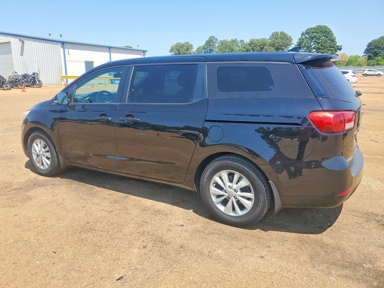 2017 KIA Sedona, L