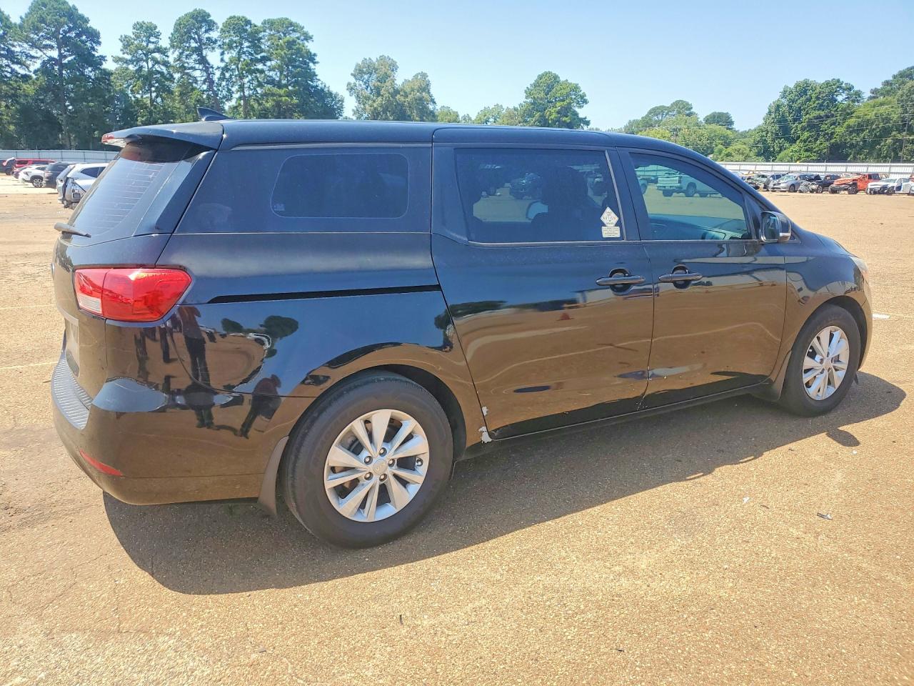 2017 KIA Sedona, L