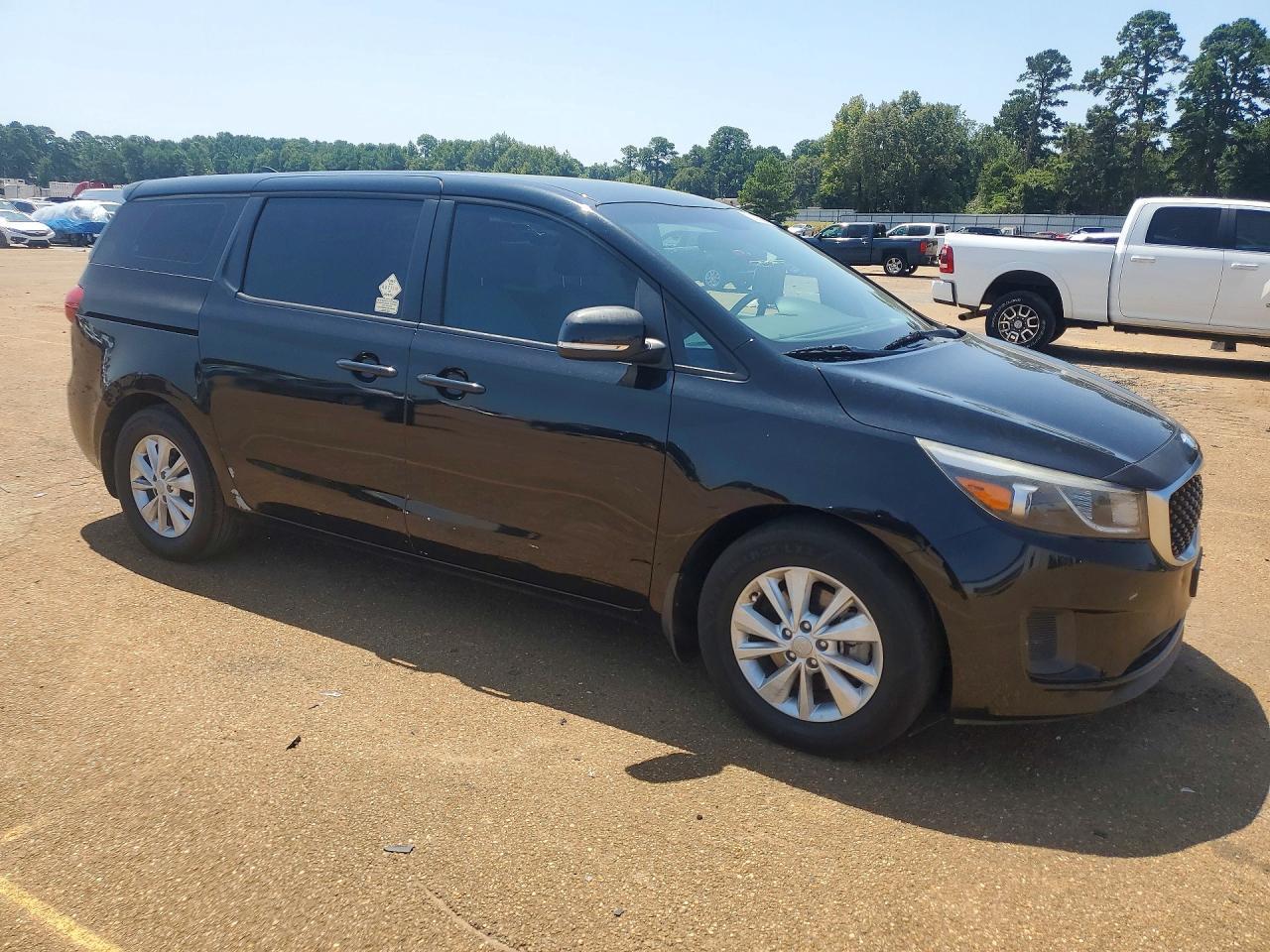 2017 KIA Sedona, L