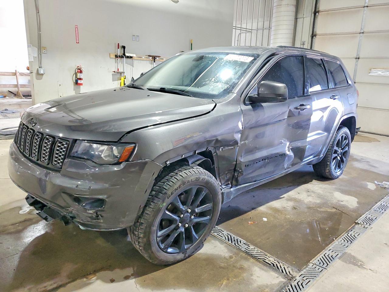 2020 Jeep Grand Cherokee, Laredo