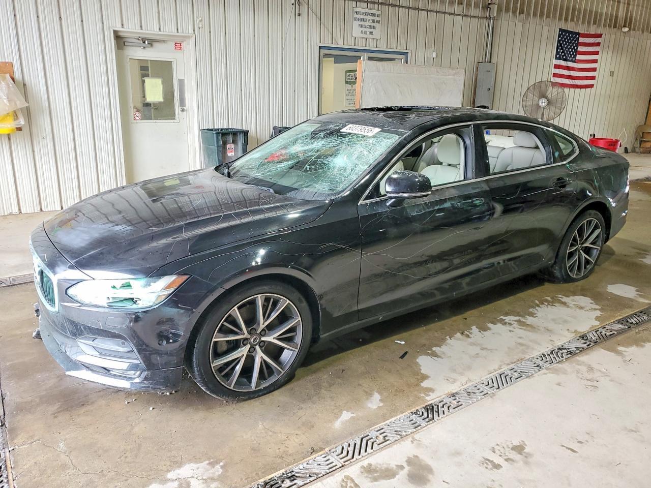 2018 Volvo S90, T6 Momentum
